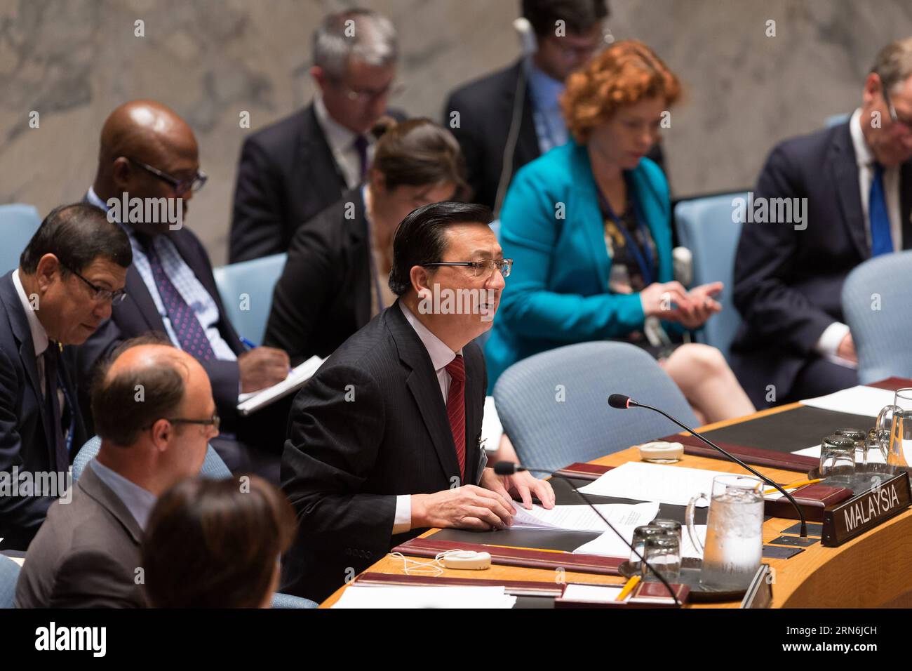 (150729) -- NEW YORK, 29. Juli 2015 -- der malaysische Verkehrsminister Liow Tiong Lai spricht am 29. Juli 2015 im Hauptquartier der Vereinten Nationen in New York. Russland legte am Mittwoch sein Veto gegen den Entwurf einer Resolution des UN-Sicherheitsrats zur Einsetzung eines internationalen Tribunals ein, um den Untergang des malaysischen Linienflugzeugs MH17 zu untersuchen. UN-NEW YORK-SECURITY COUNCIL-MH17 TRIBUNAL LixMuzi PUBLICATIONxNOTxINxCHN 150729 New York Juli 29 2015 die malaysischen Verkehrsminister Liow Tiong Lai sprechen AM Sitz der Vereinten Nationen in New York Juli 29 2015 Russland legte AM Mittwoch sein Veto gegen den Entwurf eines UN-Sicherheitsrates ein Stockfoto
