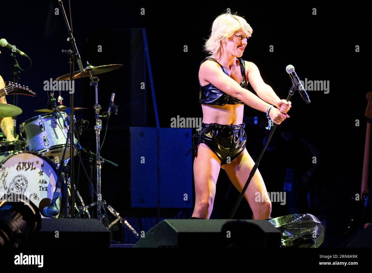 Amy Taylor von Amyl and the Sniffers on the Mountain Stage beim Green