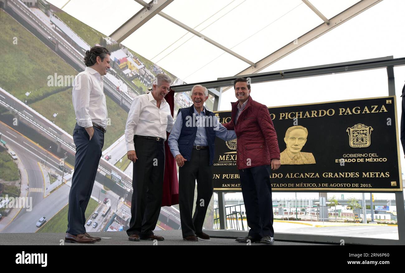 (150804) -- SAN MATEO ATENCO, 4. August 2015 -- Bild des mexikanischen Ratsvorsitzes, mexikanischer Präsident Enrique Pena Nieto (R) und Gerardo Ruiz Esparza (2-R), Staatssekretär für Kommunikation und Verkehr Mexikos, nehmen an der Eröffnungszeremonie der Verteilerstraße Ignacio Pichardo Pagaza in San Mateo Atenco Teil, im Bundesstaat Mexiko, Mexiko, am 3. August 2015. Mexikanischer Vorsitz) (da) MEXIKO-ATENCO-POLITICS-PENA NIETO e Mexico sxPresidency PUBLICATIONxNOTxINxCHN 150804 San Mateo 4. August 2015 Bild bereitgestellt von MEXIKANISCHEM Präsidenten Enrique Pena Nieto r und Gerardo Ruiz Espar Stockfoto