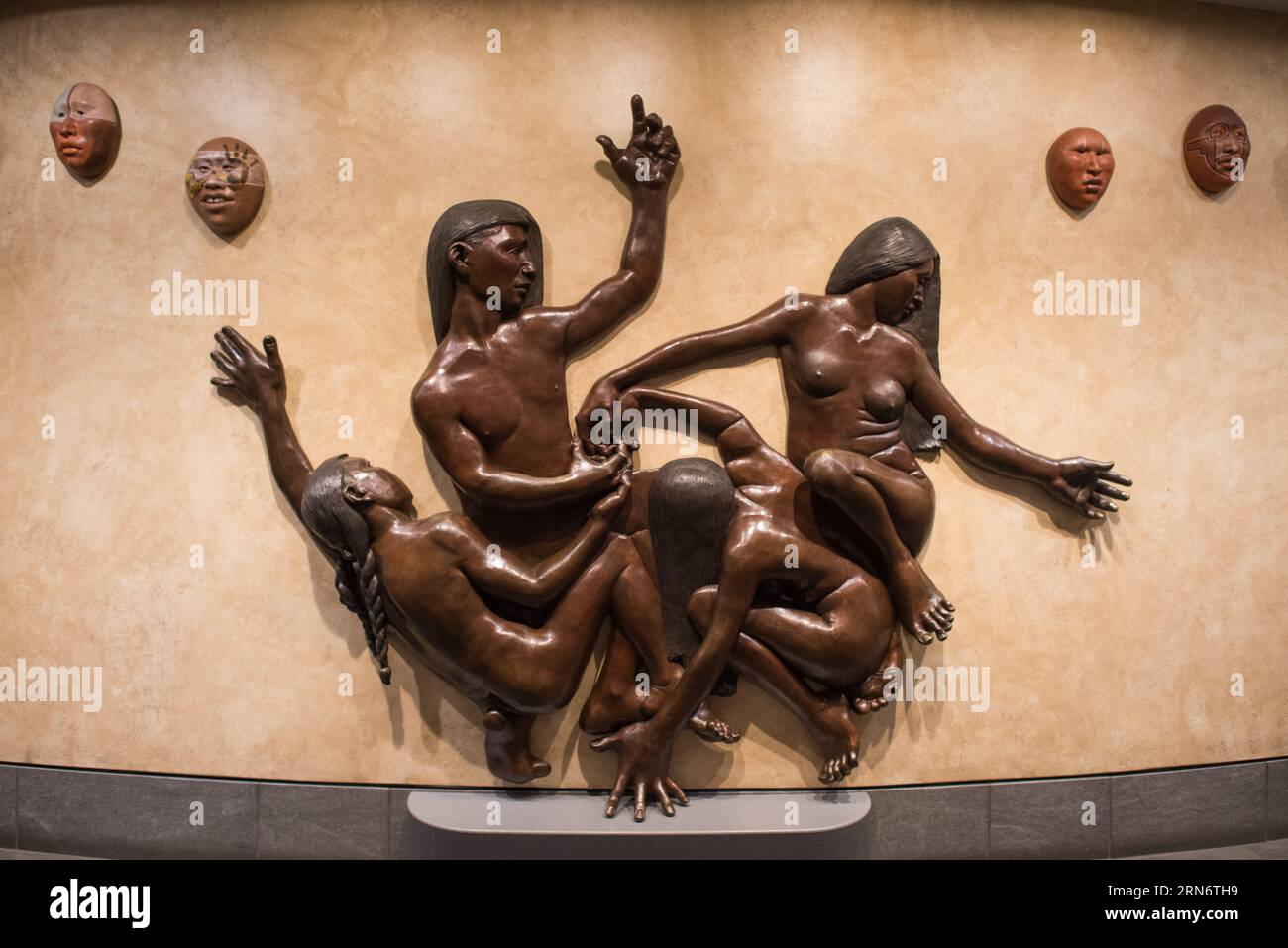 National Museum of the American Indian Sculpture Washington DC // WASHINGTON DC – das Smithsonian's National Museum of the American Indian in Washington DC. Stockfoto