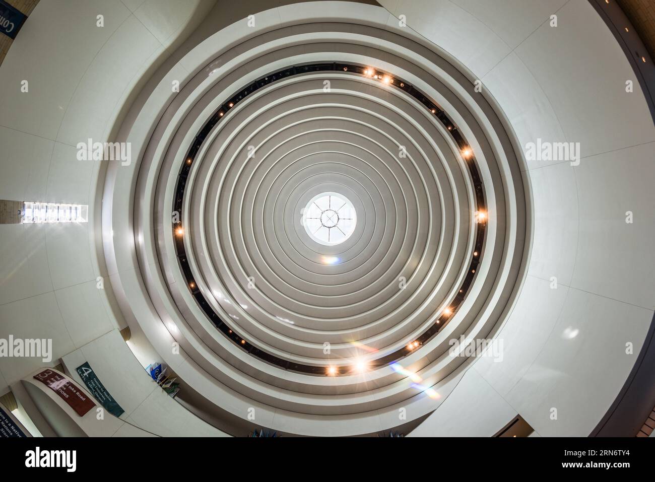 National Museum of the American Indian Atrium Washington DC // WASHINGTON DC – das Smithsonian's National Museum of the American Indian in Washington DC. Stockfoto