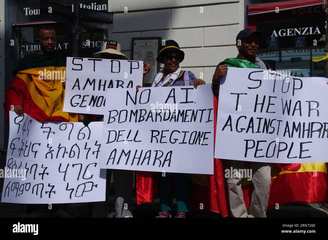 Rom, Italien. August 2023 31. Aktivisten protestieren gegen den anhaltenden Völkermord in der Region Amhara in Äthiopien, Rom, Italien, am 31 2023. August. Aktivisten verurteilen die massiven Morde an Amhara, einschließlich Kindern und ganzen Familien. (Foto: Elisa Gestri/SIPA USA) Credit: SIPA USA/Alamy Live News Stockfoto