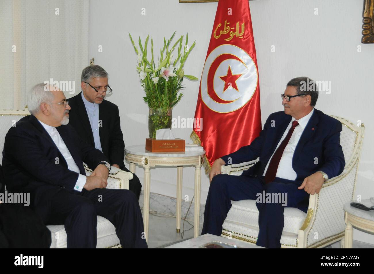 (150831) -- TUNIS, 31. August 2015 -- tunesischer Premierminister Habib ESSID (R) trifft sich mit dem iranischen Außenminister Mohammad Javad Zarif (L) in Tunis, Tunesien, 31. August 2015. ) TUNESIEN-TUNIS-POLITICS-IRAN-VISIT AdelxEzzine PUBLICATIONxNOTxINxCHN 150831 Tunis Aug 31 2015 tunesische Premierminister Habib ESSID r trifft mit iranischen Außenministern Mohammad Javad Zarif l in Tunis Tunesien Aug 31 2015 Tunesien Tunis POLITIK Iran Visit AdelxEzzine PUBLICATIONxNOTxINxCHN Stockfoto