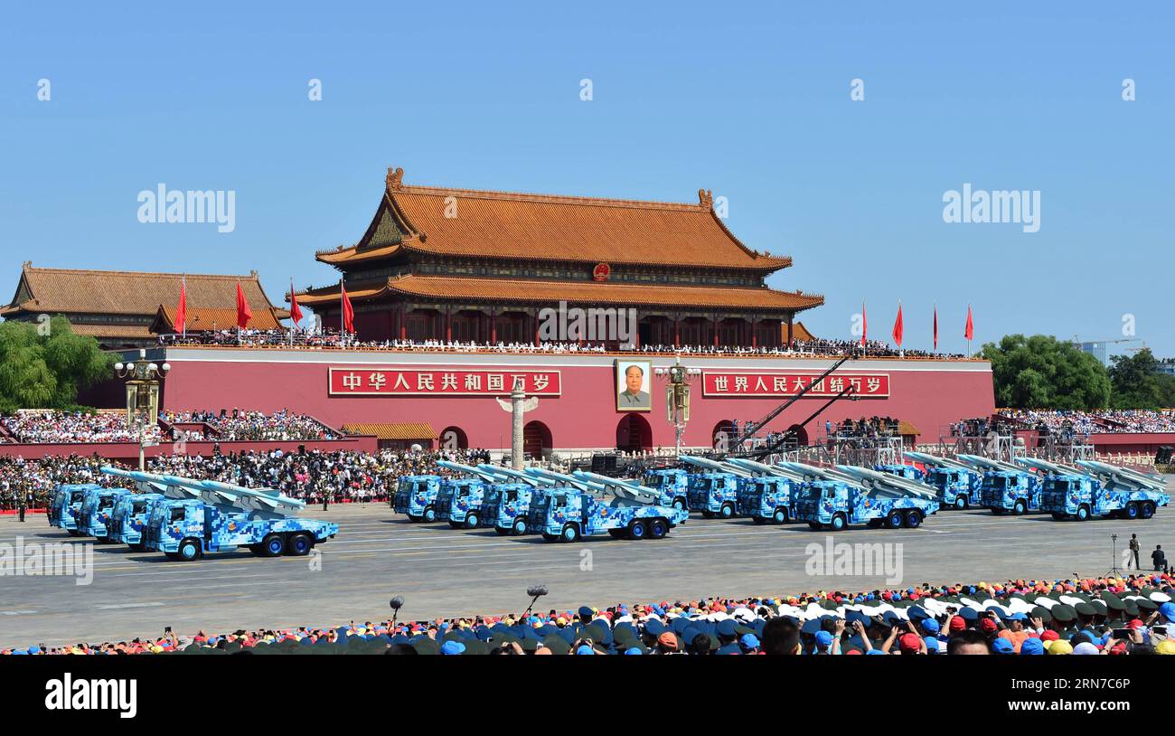 (150903) -- PEKING, 3. September 2015 -- Schiffsabwehrraketen nehmen an der Militärparade in Peking, der Hauptstadt Chinas, am 3. September 2015 Teil. China hielt am Donnerstag Gedenkveranstaltungen ab, darunter eine große Militärparade, um den 70. Jahrestag des Sieges des chinesischen Volkskrieges gegen die japanische Aggression und den Antifaschistischen Weltkrieg zu feiern. ) (dhf) CHINA-PEKING-V-DAY PARADE (CN) WangxQingqin PUBLICATIONxNOTxINxCHN Peking 3. September 2015 an der Militärparade in Peking Hauptstadt Chinas teilnehmen 3. September 2015 China AM Donnerstag Hero Gedenkaktivitäten einschließlich Stockfoto