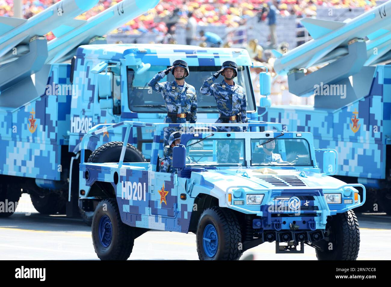 (150903) -- PEKING, 3. September 2015 -- Schiffsabwehrraketen nehmen an der Militärparade in Peking, der Hauptstadt Chinas, am 3. September 2015 Teil. China hielt am Donnerstag Gedenkveranstaltungen ab, darunter eine große Militärparade, um den 70. Jahrestag des Sieges des chinesischen Volkskrieges gegen die japanische Aggression und den Antifaschistischen Weltkrieg zu feiern. ) (dhf) CHINA-PEKING-V-DAY PARADE (CN) CaoxCan PUBLICATIONxNOTxINxCHN 150903 Peking 3. September 2015 Anti-Schiff-Raketen nehmen an der Militärparade in Peking Hauptstadt Chinas Teil 3. September 2015 China AM Donnerstag Hero Gedenkaktivitäten inklusive Stockfoto