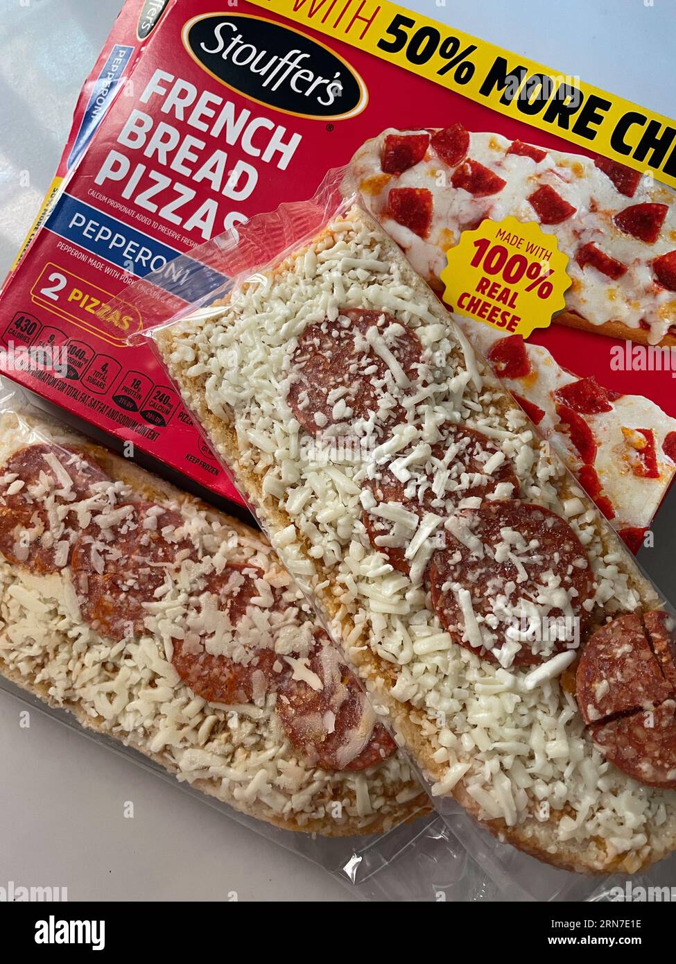 Nahaufnahme von Stouffer's, French Bread, Pizza Box and Pizzas, 2023, USA Stockfoto