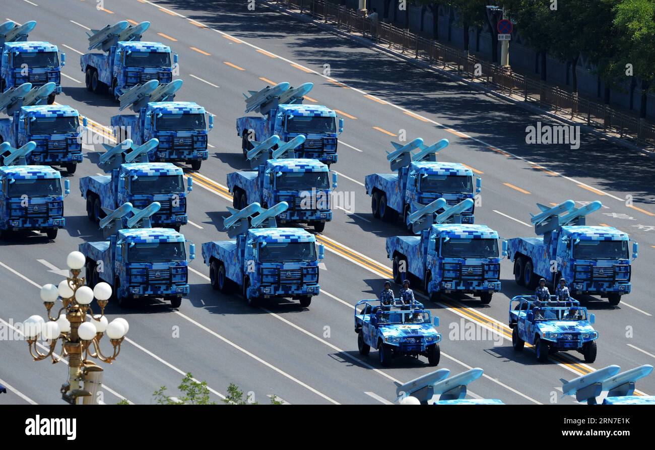 (150903) -- PEKING, 3. September 2015 -- während der Militärparade in Peking, der Hauptstadt Chinas, werden am 3. September 2015 Anti-Schiff-Raketen ausgestellt. China hielt am Donnerstag Gedenkveranstaltungen ab, darunter eine große Militärparade, um den 70. Jahrestag des Sieges des chinesischen Volkskrieges gegen die japanische Aggression und den Antifaschistischen Weltkrieg zu feiern. ) (wyo) CHINA-PEKING-V-DAY PARADE (CN) ChenxBin PUBLICATIONxNOTxINxCHN 150903 Peking 3. September 2015 während der Militärparade in Peking Hauptstadt Chinas werden AM 3. September 2015 China Anti-Schiff-Raketen AM Donnerstag, Hero com, ausgestellt Stockfoto