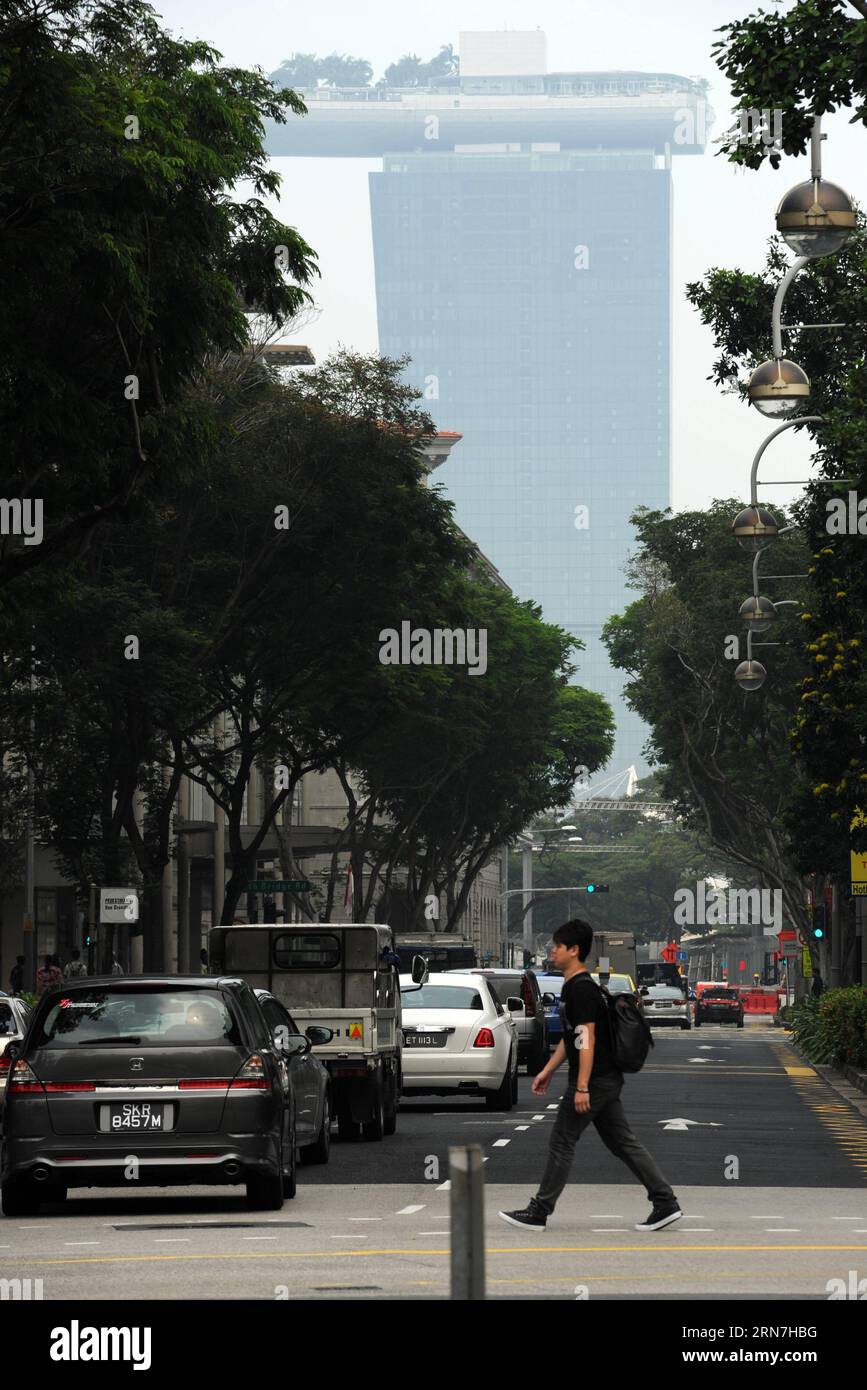 (150907) -- SINGAPUR, 7. September 2015 -- Haze deckt das Stadtzentrum von Singapur ab, 7. September 2015. Der Verschmutzungsindex in Teilen Singapurs erreicht um 18 Uhr einen Höchstwert von 123 und ist für empfindliche Gruppen ungesund. )(bxq) SINGAPUR-HAZE-POLLUTION ThenxChihxWey PUBLICATIONxNOTxINxCHN 150907 Singapur 7. September 2015 HAZE deckt das Stadtzentrum von Singapur ab 7. September 2015 der Verschmutzungsindex in Teilen Singapurs hat einen hohen Wert 123 gesundheitsschädlich für empfindliche Gruppen BEI 6 P M bxq Singapur HAZE Verschmutzung ThenxChihxWey PUBLICATIONxNOTxINxCHN Stockfoto