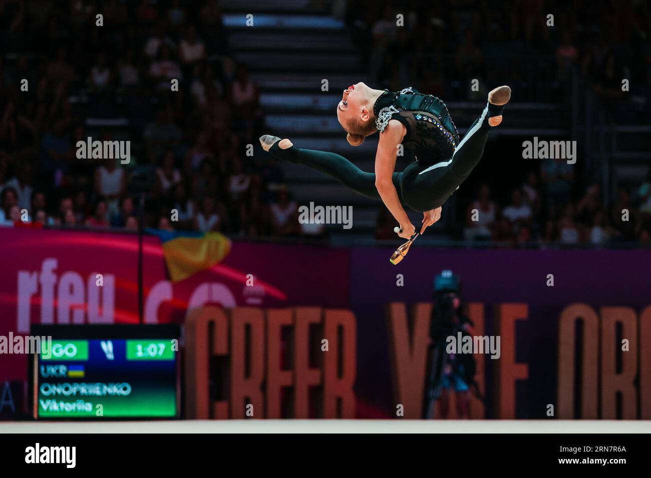 Viktoriia Onopriienko (UKR) in Aktion während der 40. FEIGENTURNEN-Weltmeisterschaft Valencia 2023 in der Feria de Valencia, Valencia. Stockfoto