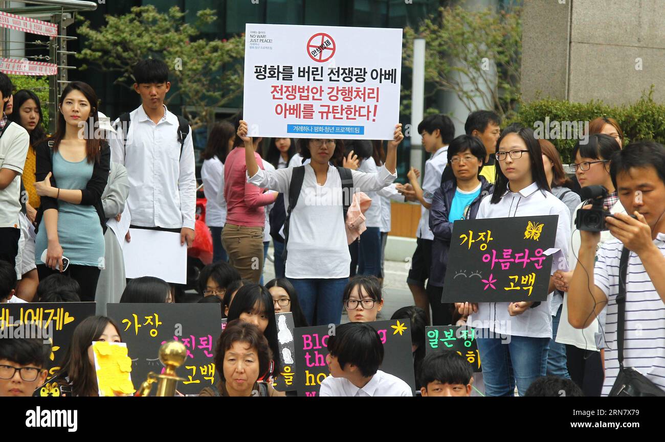 (150923) -- SEOUL, 23. September 2015 -- südkoreanische Demonstranten nehmen am 23. September 2015 an einer Anti-Japan-Kundgebung vor der japanischen Botschaft in Seoul, Südkorea, Teil. Die Demonstranten forderten den japanischen Premierminister Abe Shinzo auf, sich offiziell für die Trostfrauen und die Geschichte zu entschuldigen. (lrz) SÜDKOREA-SEOUL-JAPAN-PROTEST YaoxQilin PUBLICATIONxNOTxINxCHN Seoul 23. September 2015 südkoreanische Demonstranten nehmen an der Anti-Japan-Kundgebung vor der japanischen Botschaft in Seoul, Südkorea, 23. September 2015 Teil die Demonstranten forderten die japanischen Premierminister ABE Shinzo auf, sich offiziell für die Comfort Women and Hist zu entschuldigen Stockfoto