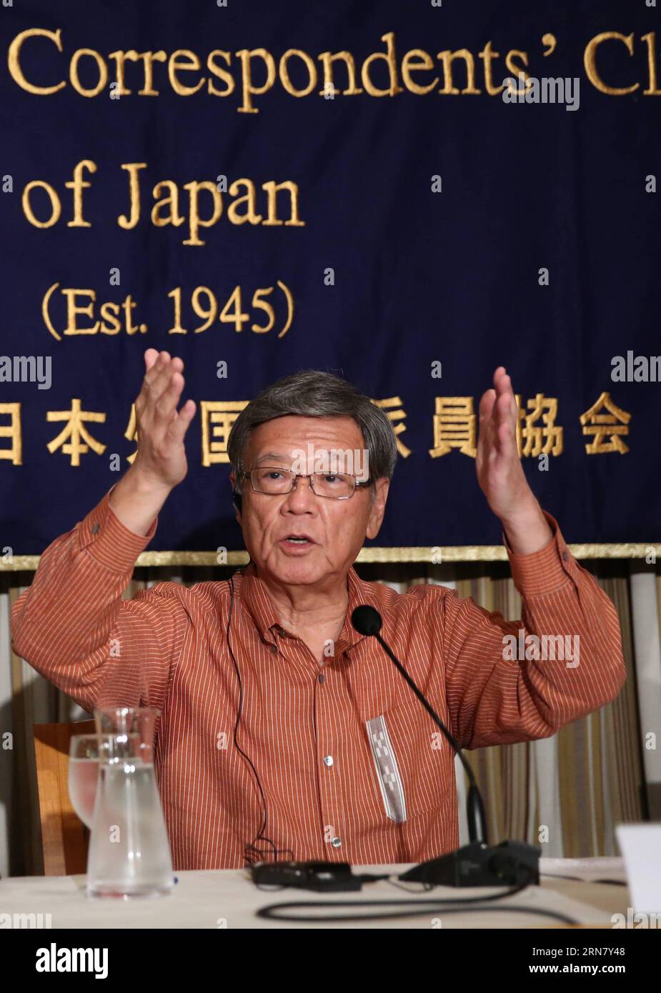 Takeshi Onaga, Gouverneur der südlichsten Präfektur Okinawa Japans, spricht auf einer Pressekonferenz in Tokio, Japan, am 24. September 2015. Takeshi Onaga, der Gouverneur der südlichsten Präfektur Japans, überfiel die japanische Regierung am Donnerstag über das umstrittene Problem der Verlegung der US-Basis und kritisierte, dass Okinawans Demokratie und Menschenrechte von der Zentralregierung nicht garantiert werden. ) (Zhf) JAPAN-TOKIO-OKINAWA GOUVERNEURSKONFERENZ LiuxTian PUBLICATIONxNOTxINxCHN Takeshi Onaga Gouverneur von Japan S Most Southern Iceland Präfektur Okinawa spricht AUF einer Press Co Stockfoto