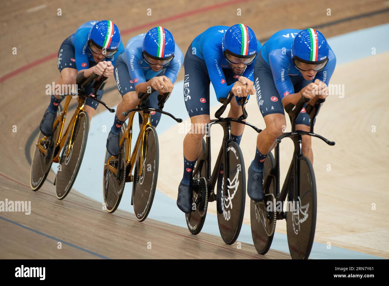 Die italienische Mannschaftsgruppe der Männer unter der Führung von Filippo Ganna während der Qualifikationsläufe der UCI Track Cycling World Championships Stockfoto