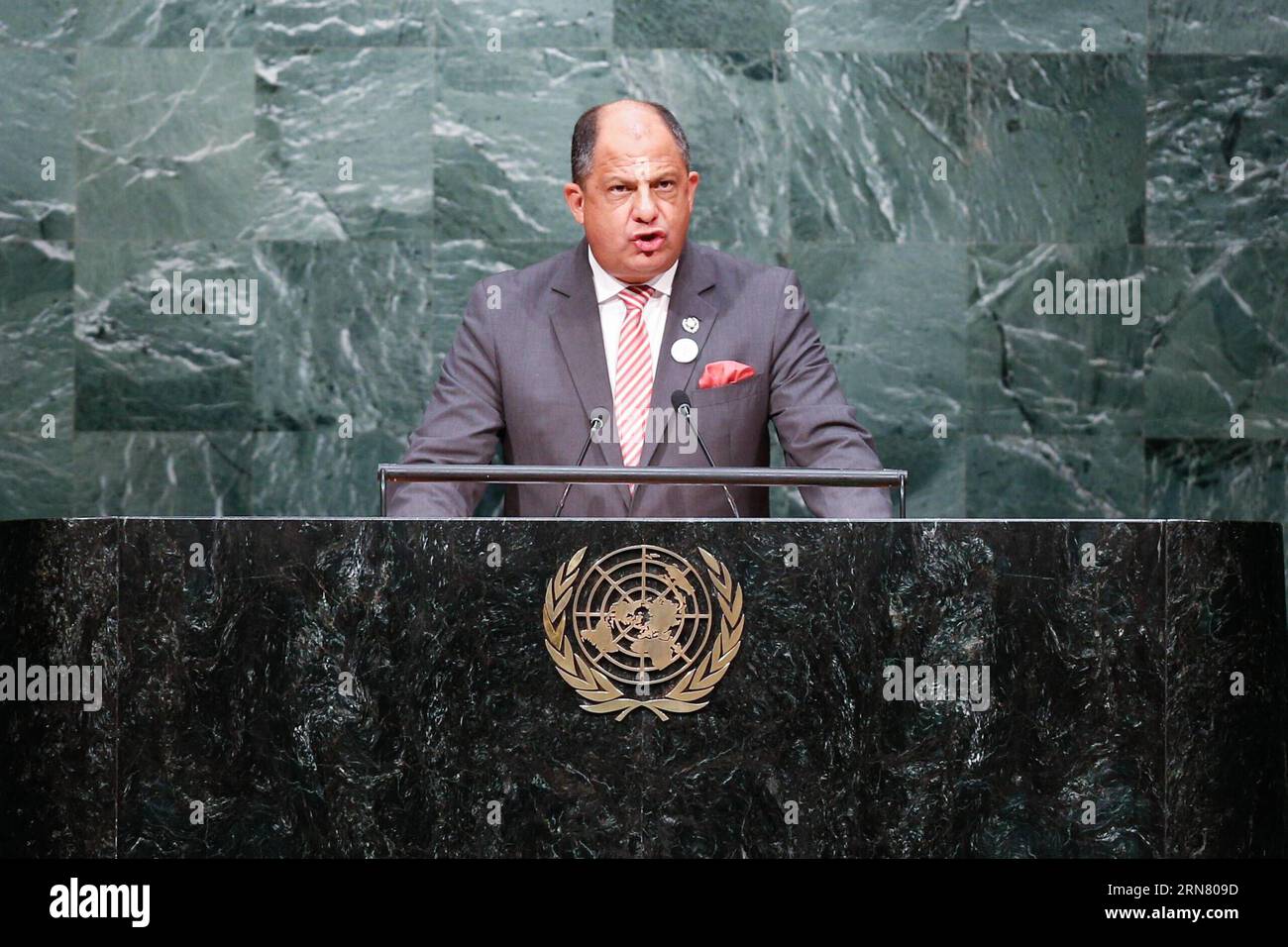 (150927) -- NEW YORK, 27. September 2015 -- Costa Ricas Präsident Luis Guillermo Solis spricht auf dem Gipfel für nachhaltige Entwicklung am 27. September 2015 im Hauptsitz der Vereinten Nationen in New York.) UN-NEW YORK-NACHHALTIGKEITSGIPFEL LixMuzi PUBLICATIONxNOTxINxCHN New YORK September 27 2015 Costa Rica-Präsident Luis Guillermo Solis spricht AUF dem Gipfel für nachhaltige Entwicklung AM Sitz DER Vereinten Nationen in New York AM 27 2015. September AUF dem UN-Gipfel für nachhaltige Entwicklung in New York LiXMuzi PUBLICATIONxNOTxINxCHN Stockfoto