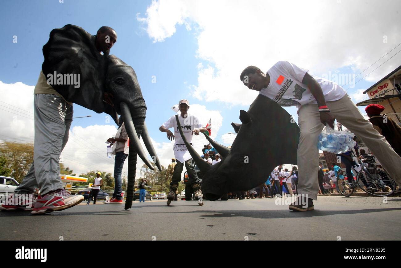 (151003)-- NAIROBI, 3. Oktober 2015 -- Menschen nehmen am Global March for Elephant and Rhinos, einer Anti-Wilderungs-Demonstration, die zum Schutz der Wildtiere aufruft, in Nairobi, Kenia, 3. Oktober 2015, Teil. ) KENIA-NAIROBI-MÄRZ-WILDTIERSCHUTZ JohnxOkoyo PUBLICATIONxNOTxINxCHN Nairobi OKT 3 2015 Prominente nehmen am Global March for Elephant and Nashörner to Anti Wilaching Demonstration Teil, die die Aufmerksamkeit auf den Wildtierschutz in Nairobi aufruft Kenia OKT 3 2015 Kenia Nairobi March Wildlife Protection JohnxOkoyo PUBLATIONxNOTxINxCHN Stockfoto