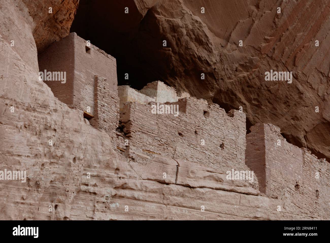 White House Ruin wurde von den Anasazi im Bottom Canyon de Chelly National Monument, Navajo Indian Reservation, Arizona, erbaut Stockfoto