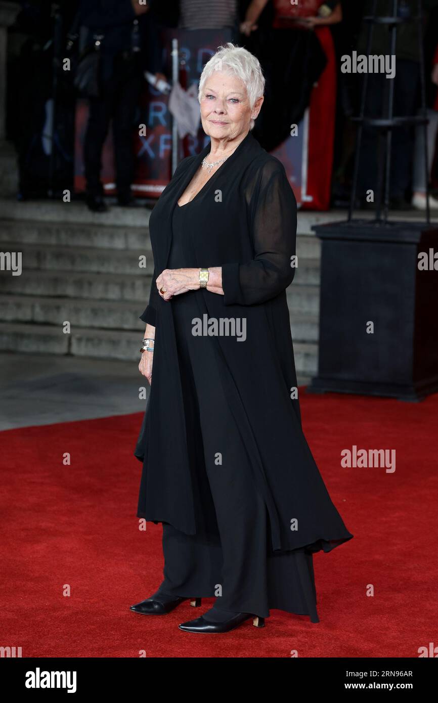 London, Großbritannien. November 2017. Judi Dench nimmt an der „Murder on the Orient Express“-Weltpremiere in der Royal Albert Hall in London Teil. (Foto: Fred Duval/SOPA Images/SIPA USA) Credit: SIPA USA/Alamy Live News Stockfoto