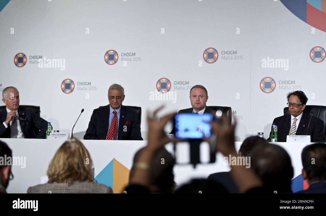 (151128) -- ST. JULIAN S, 28. November 2015 -- (L-R) der australische Premierminister Malcolm Turnbull, der Generalsekretär des Commonwealth Kamalesh Sharma, der maltesische Premierminister Joseph Muscat und der Premierminister von Mauritius Anerood Jugnauth nahmen an einer Pressekonferenz der Climate Finance Access Hub auf dem Treffen der Regierungschefs des Commonwealth (CHOGM) in St. Julian s, Malta, am 28. November 2015. Weniger als 48 Stunden vor der Eröffnung des COP21-Klimagipfels in Paris angekündigt, wird die Zugangsplattform für die Commonwealth-Finanzierung während des Treffens der Regierungschefs des Commonwealth (CHOGM) hier auf S eingerichtet Stockfoto