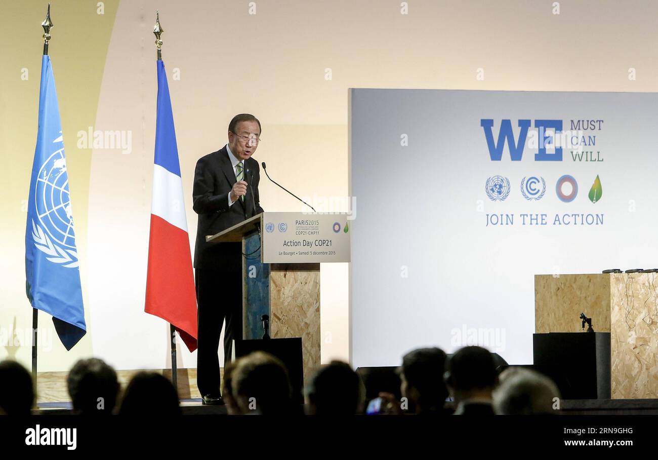 (151205) -- PARIS, 5. Dezember 2015 -- UN-Generalsekretär Ban Ki-moon spricht als Aktionstag der Weltklimakonferenz der Vereinten Nationen 2015 (COP 21) in Le Bourget am nördlichen Stadtrand von Paris, Frankreich, am 5. Dezember 2015. Am Samstag haben die Verhandlungsführer in Paris einen endgültigen Entwurf eines neuen globalen Klimaabkommens erreicht, der den Ministern in der nächsten Woche die Gelegenheit bietet, sensible politische Unterschiede zu lesen und zu bewältigen. ) FRANCE-PARIS-CLIMATE-COP 21-ACTION DAY ZhouxLei PUBLICATIONxNOTxINxCHN 151205 Paris DEZ 5 2015 UN-Generalsekretär Ban KI Moon spricht als Action Day Event der Unite 2015 Stockfoto