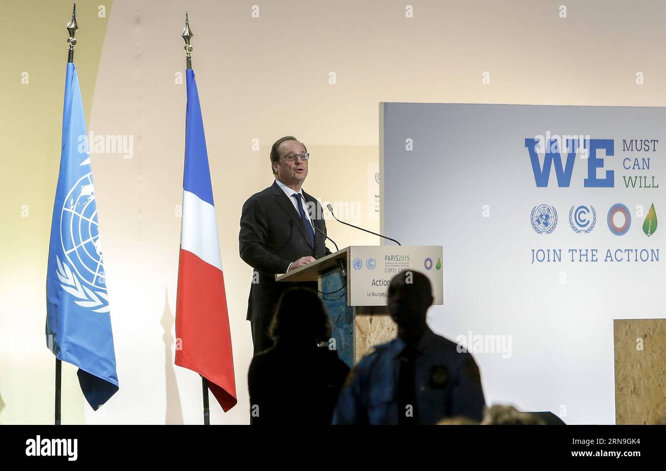 (151205) -- PARIS, 5. Dezember 2015 -- der französische Präsident Francois Hollande spricht zum Aktionstag der Weltklimakonferenz der Vereinten Nationen 2015 (COP 21) in Le Bourget am 5. Dezember 2015 in den nördlichen Vororten von Paris. Am Samstag haben die Verhandlungsführer in Paris einen endgültigen Entwurf eines neuen globalen Klimaabkommens erreicht, der den Ministern in der nächsten Woche die Gelegenheit bietet, sensible politische Unterschiede zu lesen und zu bewältigen. ) FRANCE-PARIS-CLIMATE-COP 21-ACTION DAY ZhouxLei PUBLICATIONxNOTxINxCHN 151205 Paris DEC 5 2015 der französische Präsident Francois Hollande spricht als Action Day Event der 2015 U Stockfoto