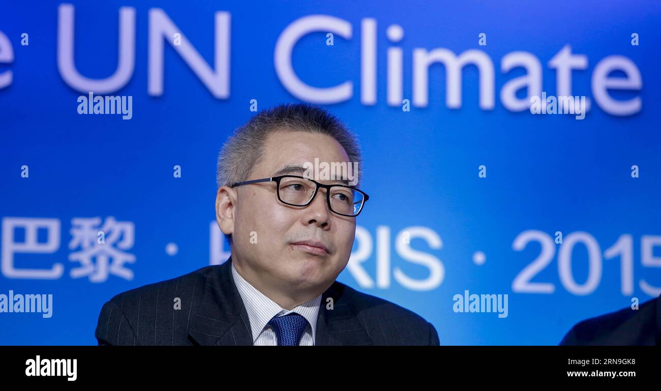 (151205) -- PARIS, 5. Dezember 2015 -- Chinas Chefunterhändler Su Wei nimmt am 5. Dezember 2015 an einer Pressekonferenz in Paris Teil. Am Samstag haben die Verhandlungsführer in Paris einen endgültigen Entwurf eines neuen globalen Klimaabkommens erreicht, das den Ministern in der kommenden Woche zur Lektüre und zur Bewältigung sensibler politischer Unterschiede bereit ist. Es sei eine gute Nachricht, sie verdient es, gefeiert zu werden, sagte Su Wei, Chinas Chefunterhändler, bevor er hinzufügte, dass in dem Abkommen noch einige Unterschiede zu lösen seien. ) FRANCE-PARIS-CLIMATE-DRAFT AGREEMENT-SU WEI ZhouxLei PUBLICATIONxNOTxINxCHN 151205 Paris DEC 5 2015 China S Chief CLIMATE ne Stockfoto