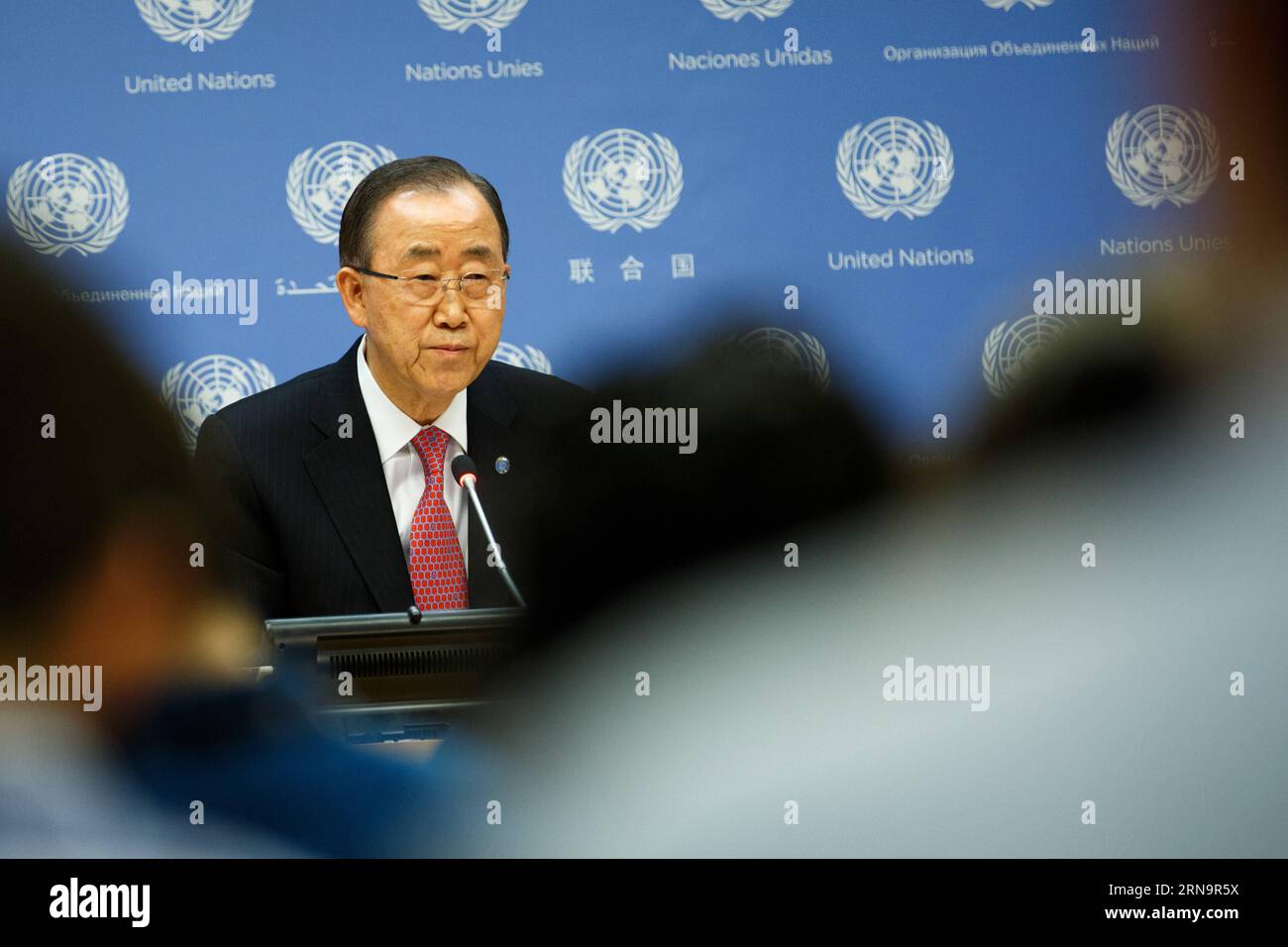 (151216) -- NEW YORK, 16. Dezember 2015 -- UN-Generalsekretär Ban Ki-moon spricht während der Year-End-Pressekonferenz im UN-Hauptquartier in New York, 16. Dezember 2015. Ban Ki-moon sagte hier am Mittwoch, dass am Freitag in New York eine neue Runde internationaler Gespräche in Syrien stattfinden werde, um eine politische Lösung für den seit langem bestehenden syrischen Konflikt zu finden, der im März 2011 ausbrach. ) UN-NEW YORK-BAN KI-MOON-PRESS CONFERENCE-SYRIA INTERNATIONAL TALKS LixMuzi PUBLICATIONxNOTxINxCHN 151216 New York DEZ 16 2015 Generalsekretär der Vereinten Nationen Ban KI Moon spricht während des Jahresendes Stockfoto
