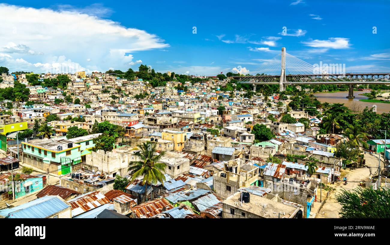 Blick auf die armen Viertel von Santo Domingo von der teleferico Seilbahn, Slums der Hauptstadt der Dominikanischen Republik Stockfoto