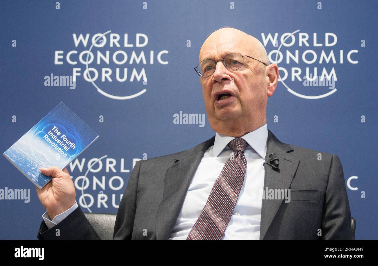 (1601013) -- GENF, 13. Januar 2016 -- Gründer und Vorstandsvorsitzender des Weltwirtschaftsforums (WEF) Klaus Schwab hält am 13. Januar 2016 eine Pressekonferenz in Genf, Schweiz. Die 46. WEF-Jahrestagung findet vom 20. Bis 23. Januar in Davos-Klosters, Schweiz, unter dem Thema "die vierte industrielle Revolution meistern" statt. ) SCHWEIZ-GENF-WEF-SCHWAB XuxJinquan PUBLICATIONxNOTxINxCHN Genf 13. Januar 2016 Gründer und Exekutivvorsitzender des Weltwirtschaftsforums WEF Klaus Schwab hält am 13. Januar 2016 in Genf eine Pressekonferenz ab die 46. WEF-Jahrestagung wird ab 20 t stattfinden Stockfoto