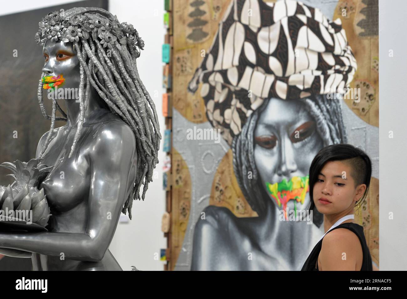 (160120) -- SINGAPUR, 20. Januar 2016 -- Foto aufgenommen am 20. Januar 2016 zeigt ein Kunstwerk, das während der Vorschau der Art Stage Singapore auf der Marina Bay Sands Expo und dem Convention Centre in Singapur gezeigt wird. Die Ausstellung wird am 21. Januar offiziell eröffnet. ) SINGAPORE-ART EXHIBITION-PREVIEW ThenxChihxWey PUBLICATIONxNOTxINxCHN 160120 Singapur 20. Januar 2016 Foto aufgenommen AM 20. Januar 2016 zeigt Artwork ON Display während der Vorschau der Kunstbühne Singapur AUF der Marina Bay Sands EXPO und dem Convention Centre Singapur die Ausstellung wird offiziell AM 21. Januar eröffnet Singapore Art Exhibition Preview ThenxChihx Stockfoto