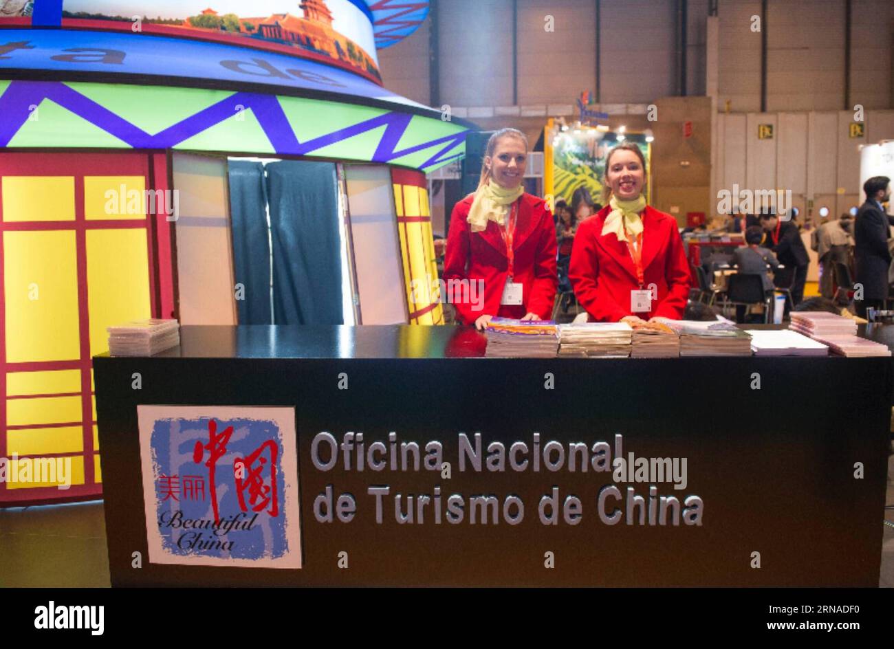 FITUR Tourismusmesse in Madrid, 20. Januar 2016 -- Foto aufgenommen am 20. Januar 2016 zeigt den Ausstellungsstand von China auf der 36. Ausgabe der Internationalen Tourismusmesse (FITUR) in Madrid, Spanien. Die Messe begann am Mittwoch in Madrid, um den Trend fortzusetzen, der in den letzten sechs Jahren zu einem Anstieg der Zahl der internationalen Touristen in Spanien um mehr als 4 Prozent pro Jahr geführt hat. ) SPANIEN-MADRID-TOURISMUS-MESSE Eduardo PUBLICATIONxNOTxINxCHN FITUR Tourismus-Messe in Madrid 20. Januar 2016 Foto aufgenommen AM 20. Januar 2016 zeigt den Ausstellungsstand von China AUF der 36. Ausgabe der Inte Stockfoto