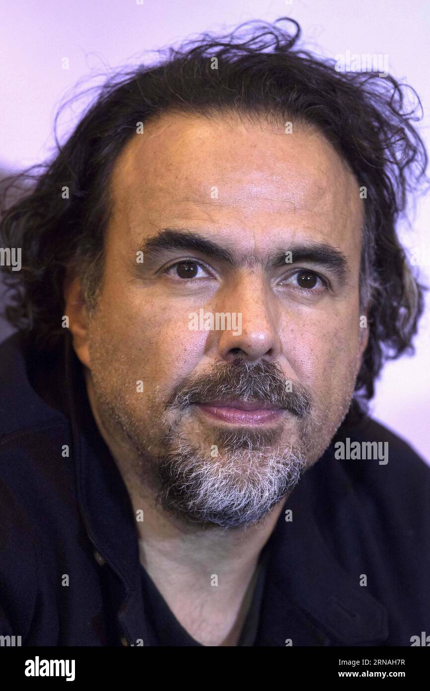 (160127) -- MEXIKO-STADT, 26. Januar 2016 -- der mexikanische Regisseur Alejandro Gonzalez Inarritu reagiert während einer Pressekonferenz, um den Film der Rückkehrer in Mexiko-Stadt, Hauptstadt von Mexiko, am 26. Januar 2016 zu promoten. Alejandro Ayala) (jp) (sp) MEXIKO-MEXIKO-STADT-FILM-DER WIDERGÄNGER und AlejandroxAyala PUBLICATIONxNOTxINxCHN 160127 Mexiko-Stadt Januar 26 2016 MEXIKANISCHER Filmregisseur Alejandro Gonzalez Inarritu reagiert AUF einer Pressekonferenz, um den Film der Widergänger in Mexiko-Stadt Hauptstadt von Mexiko AM 26 2016. Januar zu fördern Alejandro Ayala JP SP Mexico City Film REVANT e AlejandroxAyala PUBLICATIO Stockfoto