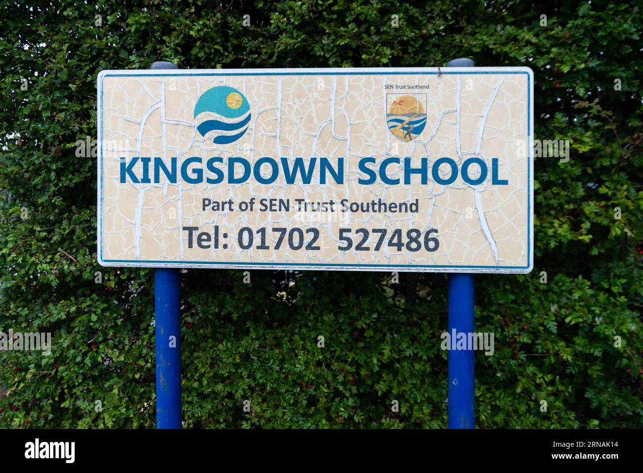 Kingsdown School, Westcliff on Sea, Essex, Großbritannien. September 2023. Eine Sonderschule im Southend Borough wurde vom Department for Education beauftragt, das Hauptgebäude mit sofortiger Wirkung zu schließen, nachdem Bedenken wegen des armierten autoklavierten Porenbetons geäußert wurden. In der Sommerpause wurde dem DFE bewusst, dass RAAC ohne Vorwarnung versagen kann, so dass Gebäude, die RAAC enthalten, jetzt außer Betrieb genommen werden müssen, bis Abhilfemaßnahmen getroffen wurden, um die Gebäude sicher zu machen. Die Kingsdown School wird von Kindern mit schweren Lernschwierigkeiten und körperlichen Schwierigkeiten besucht Stockfoto