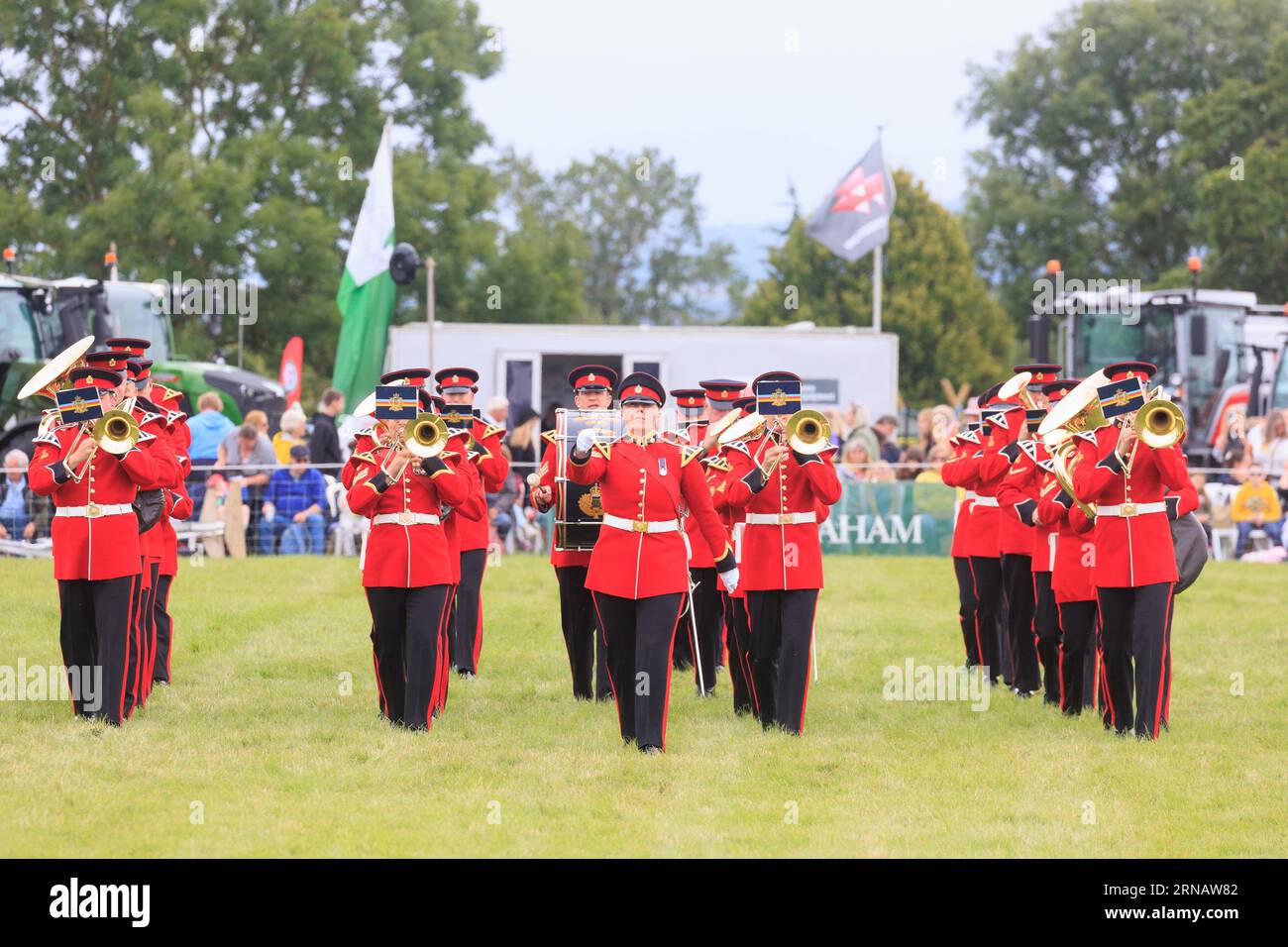 Weedon Park, Aylesbury, Buckinghamshire. UK. Am 31. August 2023 unterhält die britische Armee-Band Tidworth die Massen bei der 154th Bucks County Show Picture Credit: Tim Scrivener/Alamy Live News Stockfoto