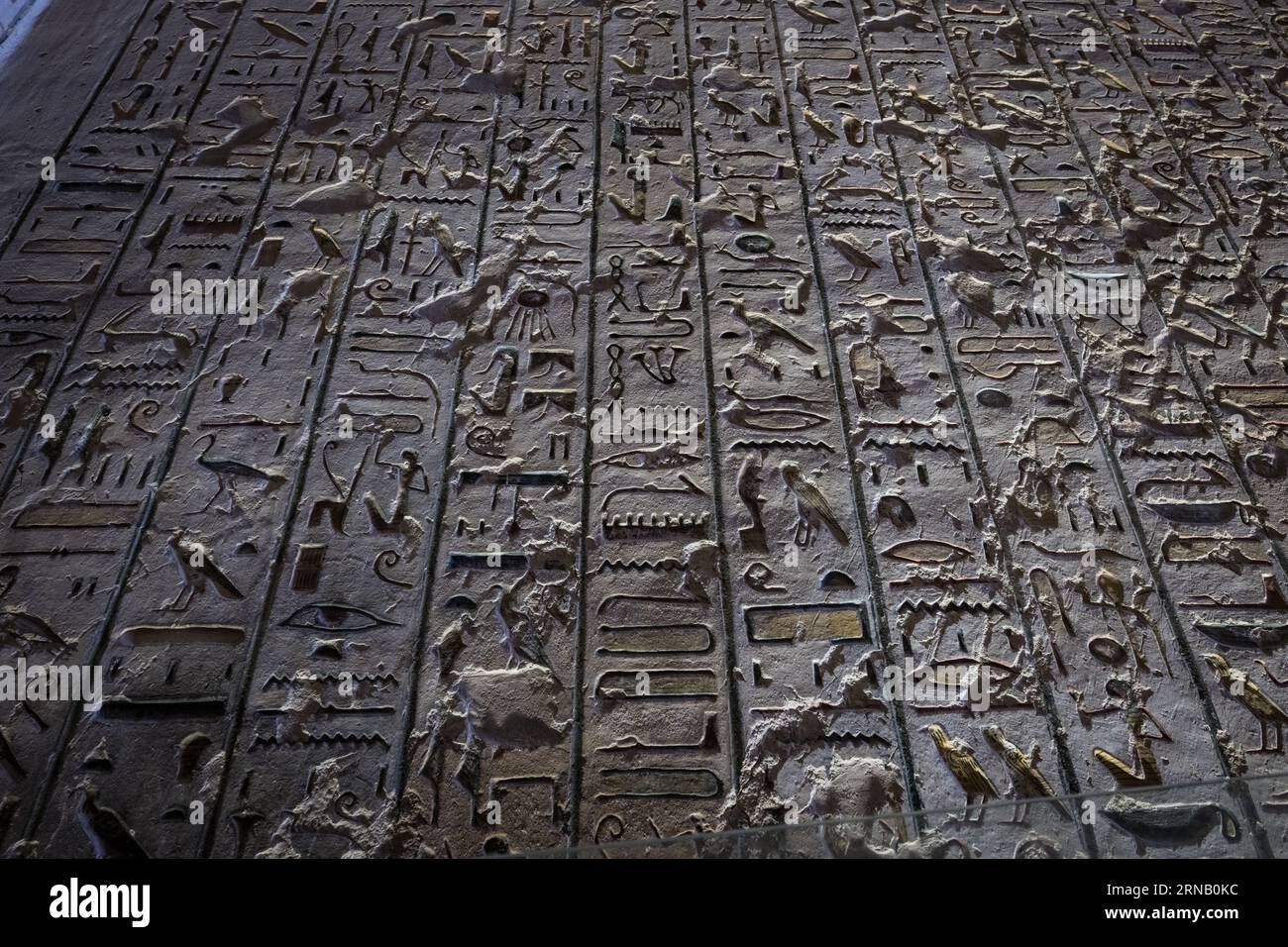 Hieroglyphen im Grab von Rameses IX. Im Tal der Könige, Luxor, Egtpt Stockfoto