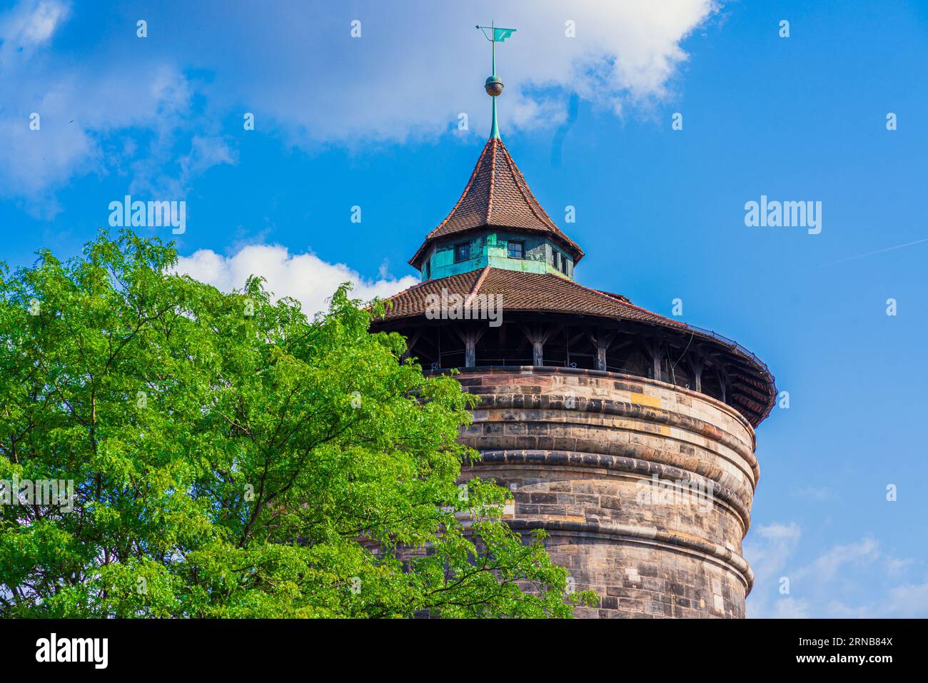 Außenansicht des Frauentorturms, befestigter mittelalterlicher Turm in der Nürnberger Altstadt, Deutschland Stockfoto