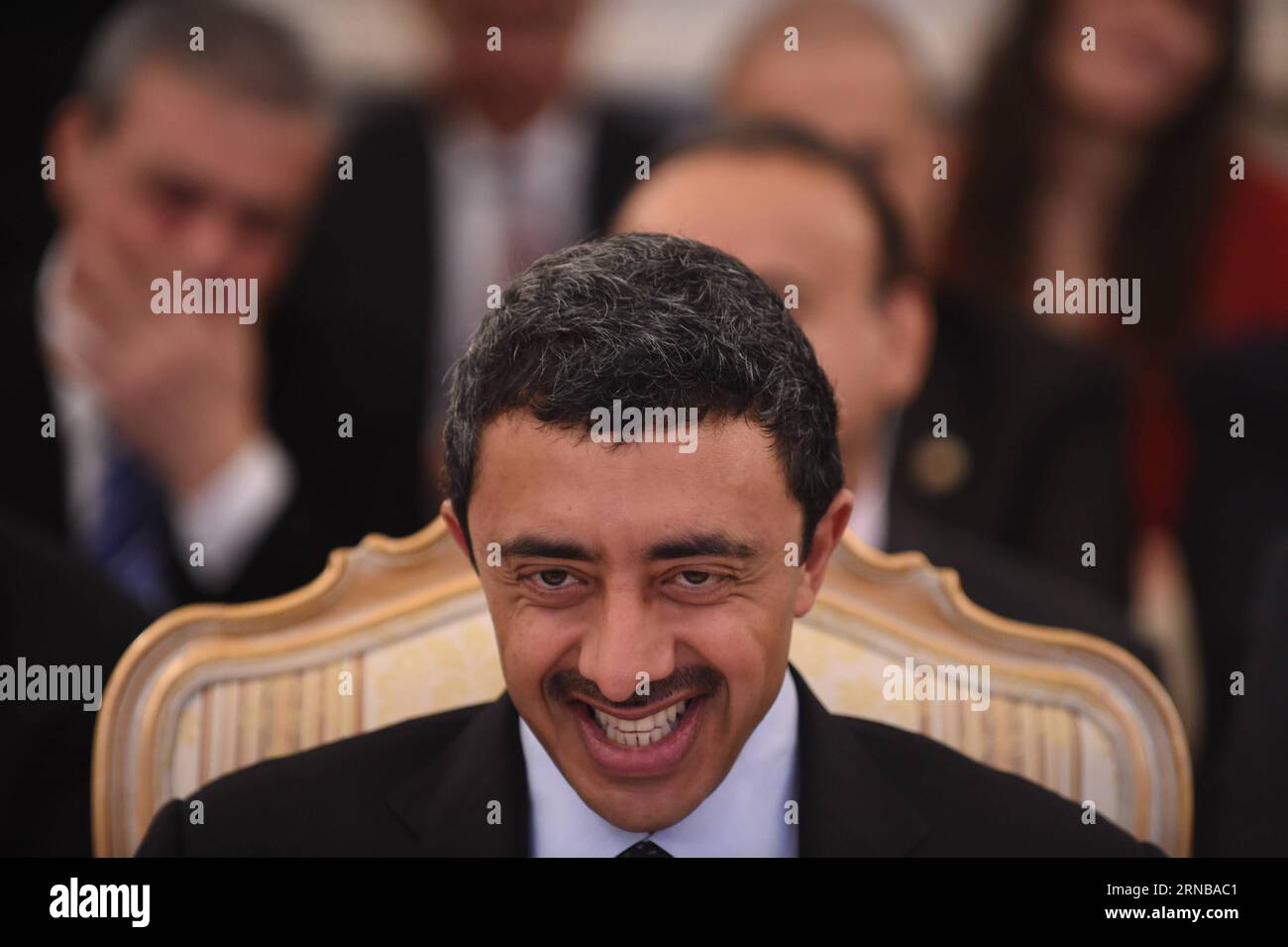 (160226) -- MOSKAU, 26. Februar 2016 -- Scheich Abdullah bin Zayed Al Nahyan, Außenminister der Vereinigten Arabischen Emirate (VAE), nimmt am 26. Februar 2016 am Russisch-Arabischen Kooperationsforum in Moskau, Russland, Teil. Russland und die Arabische Liga unterstützen die Schaffung einer breiten Koalition gegen den Terrorismus unter dem Dach der Vereinten Nationen, sagte der russische Außenminister Sergej Lawrow am Freitag. RUSSLAND-MOSKAU-ARABISCHE LIGA-ANTITERRORISMUS DaixTianfang PUBLICATIONxNOTxINxCHN Moskau Februar 26 2016 Scheich Abdullah am Zayed Al Nahyan Außenminister der Vereinigten Arabischen Emirate VAE Stockfoto