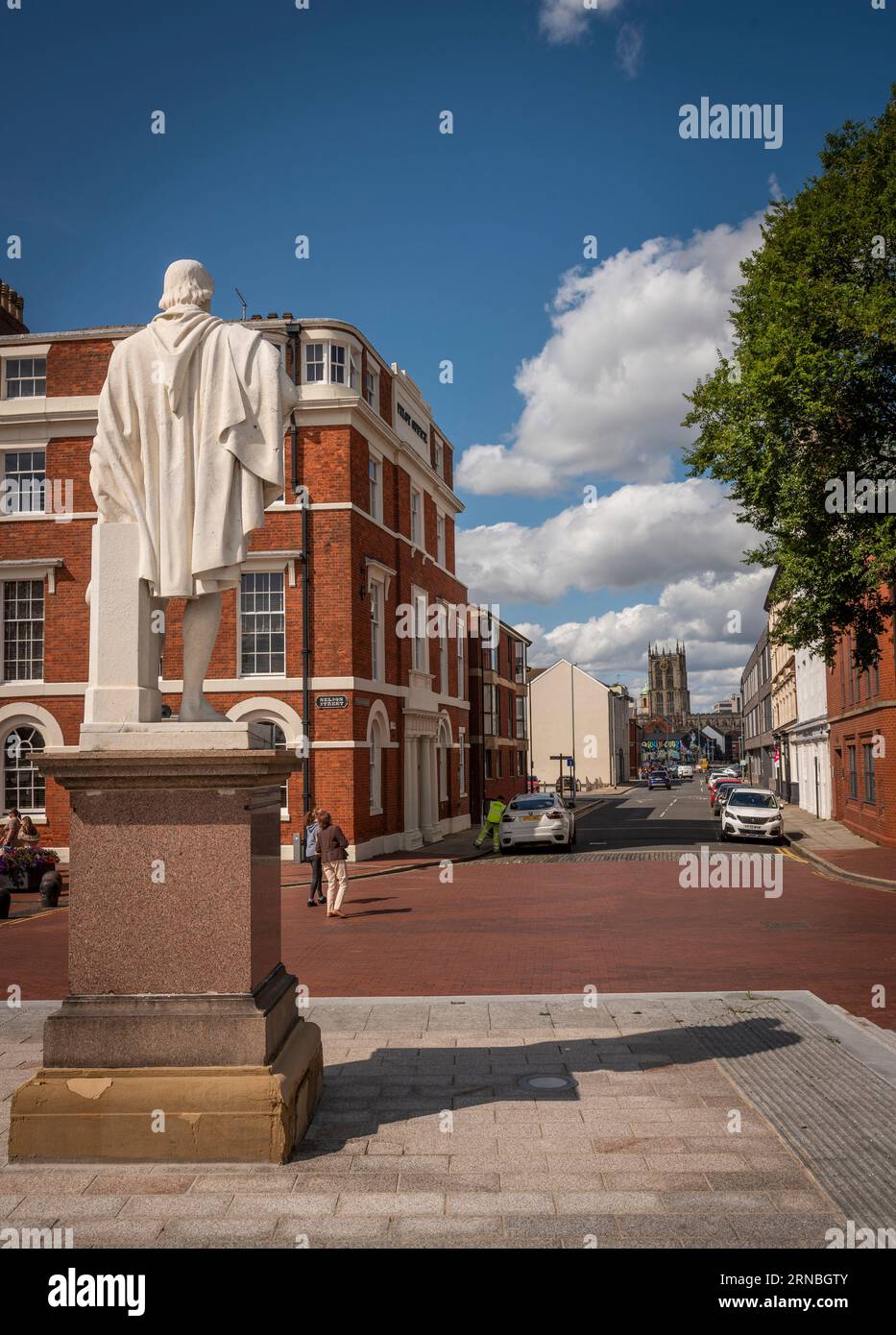 Eine Statue von Sir William de-La-Pole, dem ersten Bürgermeister von Kingston upon Hull im 14. Jahrhundert an der Uferpromenade des Hafens von Hull, Yorkshire, Großbritannien Stockfoto