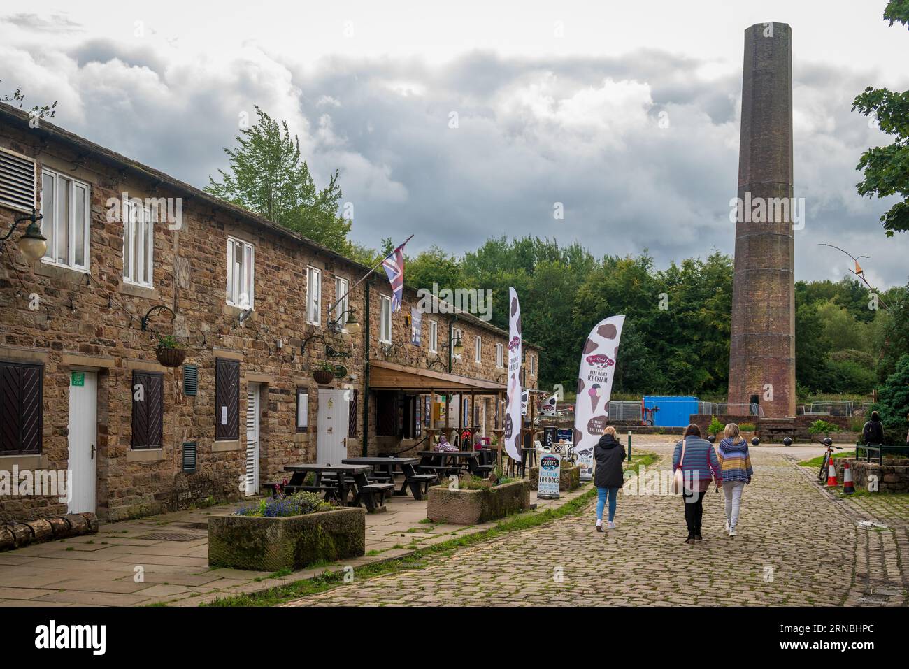 Ehemalige CottagesBurrs Country Park in der Nähe von Bury. Es ist ein Bury Metropolitan Borough Council Erholungsgebiet, das eine verlassene Industriebrache darstellt. Es ist PA Stockfoto