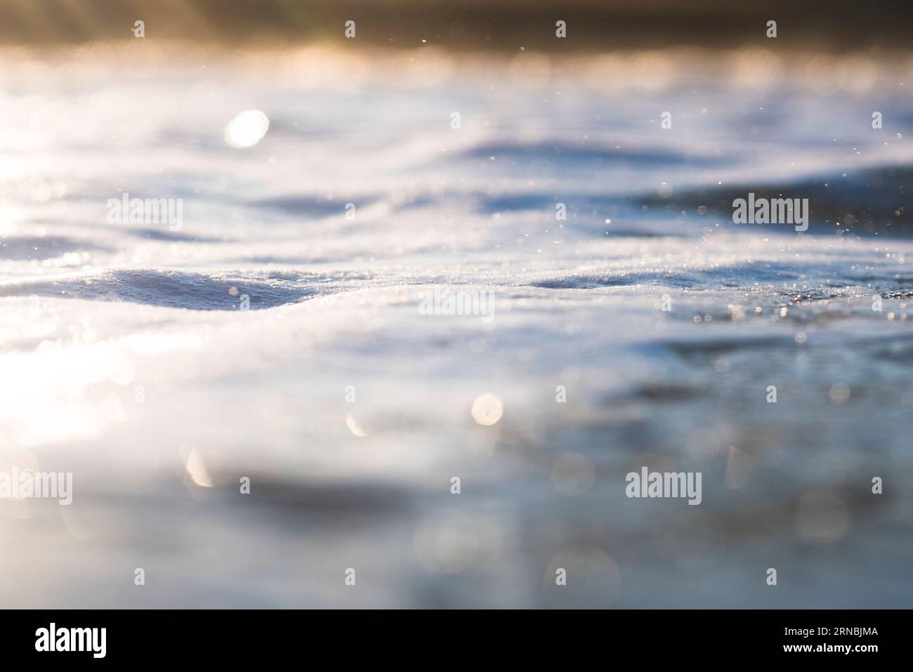 Ocean Water Detail bei Golden Hour Stockfoto