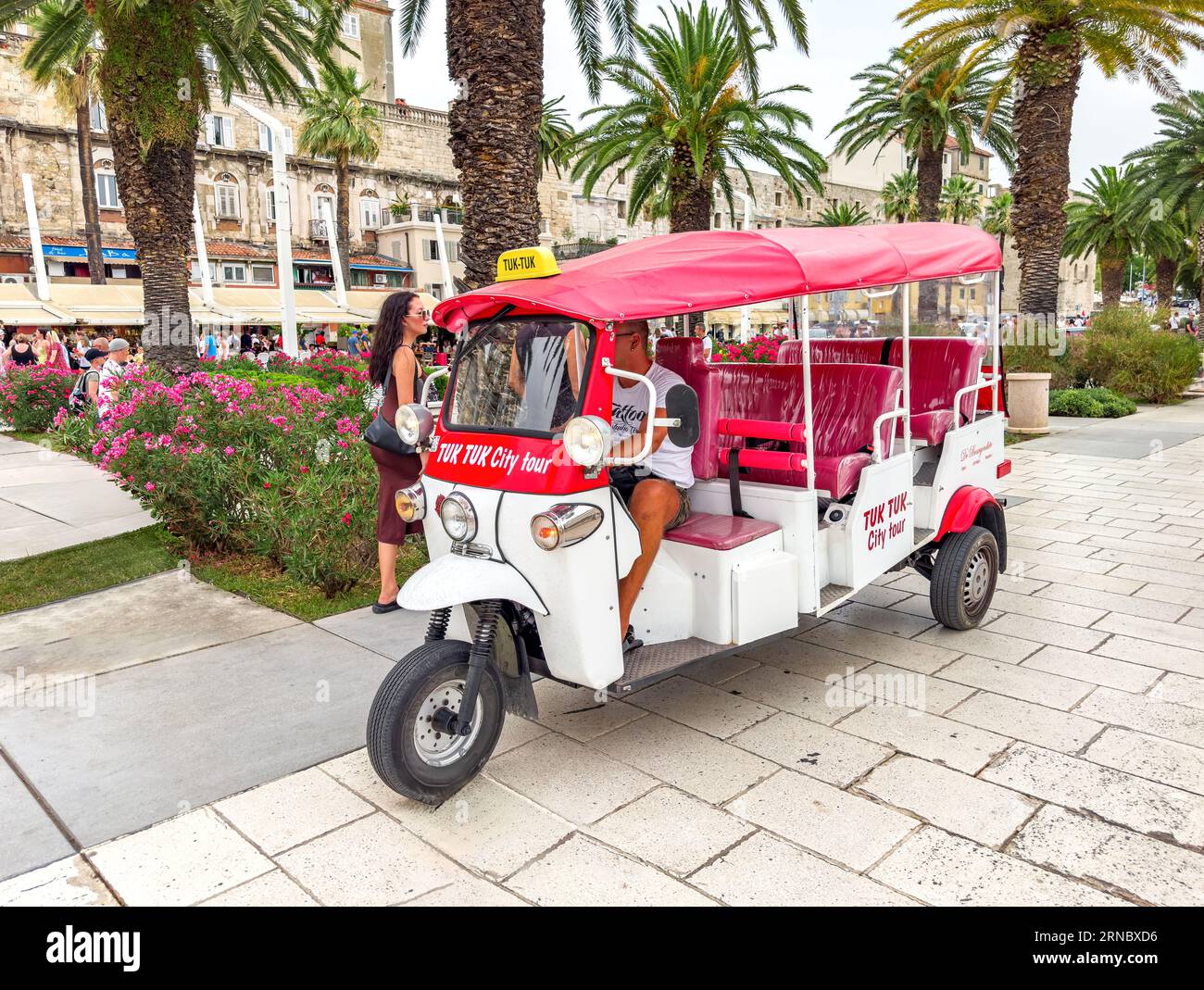 Sightseeing-Autos für Touristen in Split. Stockfoto