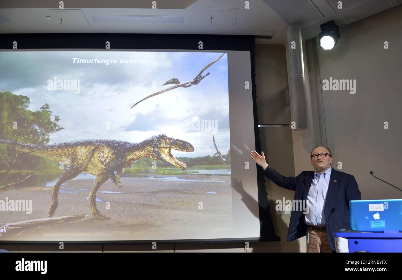 (160314) -- WASHINGTON D.C., 14. März 2016 -- Hans Sues, Vorsitzender des Department of Paleobiology am Smithsonian's National Museum of Natural History, spricht über einen neuen Dinosaurier, Timurlengia euotica, auf einer Pressekonferenz in Washington D.C., USA, 14. März 2016. Wissenschaftler sagten Montag, dass sie die fossilen Überreste eines neuen pferdegroßen Dinosauriers entdeckt haben, der enthüllte, wie Tyrannosaurus rex (T. rex) vor etwa 70 bis 80 Millionen Jahren zu einem der beliebtesten Raubtiere der Erde wurde. US-WASHINGTON D.C.-DINOSAURIER-NEU GEFUNDENE ART YINXBOGU PUBLICATIONXNOTXINXCHN 160314 WASHINGTON D C M Stockfoto