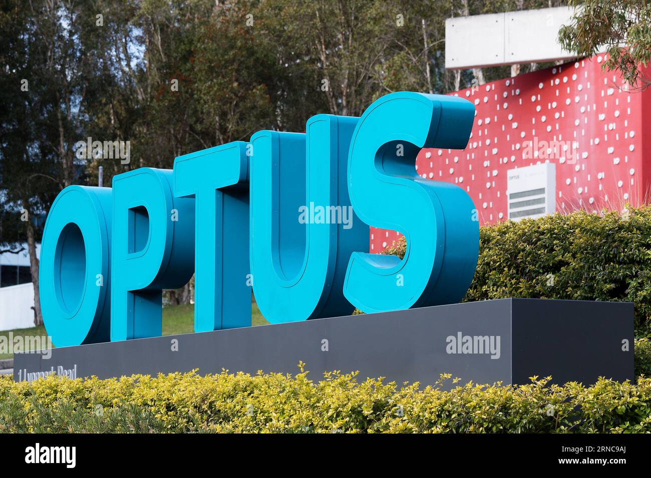 Singtel Optus-Beschilderung wie am 31. August 2023 im Macquarie Park, Australien. Optus ist ein australisches Telekommunikationsunternehmen. Stockfoto