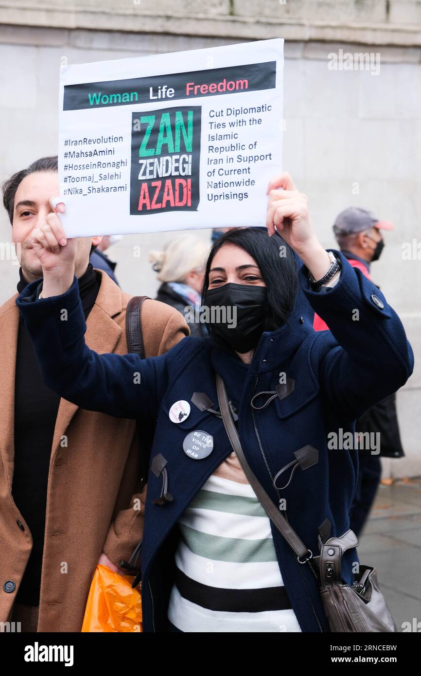 Trafalgar Square, London, Großbritannien. November 2022. Demonstranten versammeln sich, um ihre Wut über den Tod von Mahsa Amini zu zeigen. Credit Mark Lear / Alamy Stockfoto Stockfoto