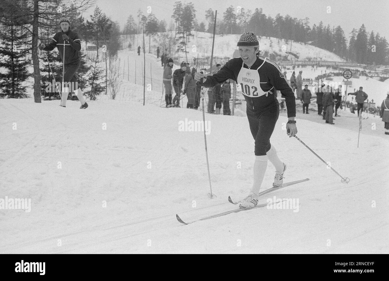 Aktuell 11 - 3 - 1974: HolmenkollenJuha Mieto gewann im letzten Jahr die 15 km und 5 Meilen. Dieses Jahr erhielt er die Holmenkoll-Medaille nach einem klaren Sieg in den 15 km und Bronze in den 5 Meilen. Die 5-mil wurde von Magne Myrmo gewonnen. Berit Mørdre Lammedal gewann die 5 km lange Damenmedaille Es war der erste norwegische Frauensieg in der Geschichte von Kollen. Foto: Ivar Aaserud / aktuell / NTB ***FOTO NICHT VERARBEITET*** dieser Text wurde automatisch übersetzt! Stockfoto