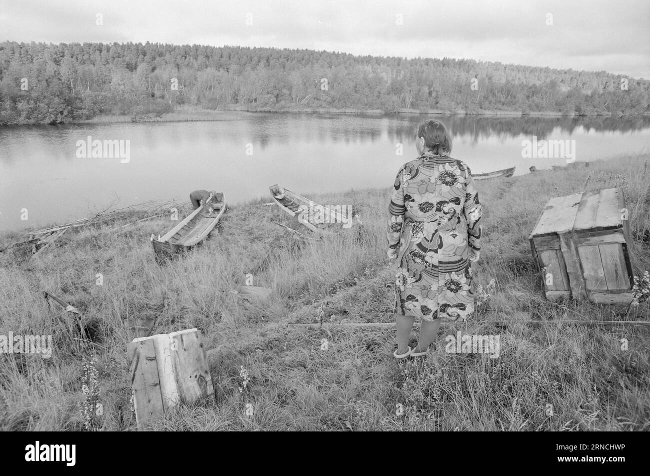 Aktuell 52-1-1973: Die letzte große WildnessWho gewinnt? Naturschutz oder Industrie? Sie befinden sich jetzt im Krieg über 1.150 Quadratkilometer Wildnis auf der Finnmarksvidda. Es ist das letzte Refugium der großen Wildtiere. Aber Falconbridge glaubt, dass es Nickel unter dem Moos gibt. Es könnte den Plan des Umweltministeriums ändern: Das Gebiet Anarjokka als Nationalpark. Das Gebiet grenzt an Finnland, und auf finnischer Seite ist es Finnlands größter Nationalpark. Insgesamt wird es ein sehr geschütztes Land sein. Foto: Aage Storløkken / aktuell / NTB ***FOTO NICHT VERARBEITET*** Thi Stockfoto