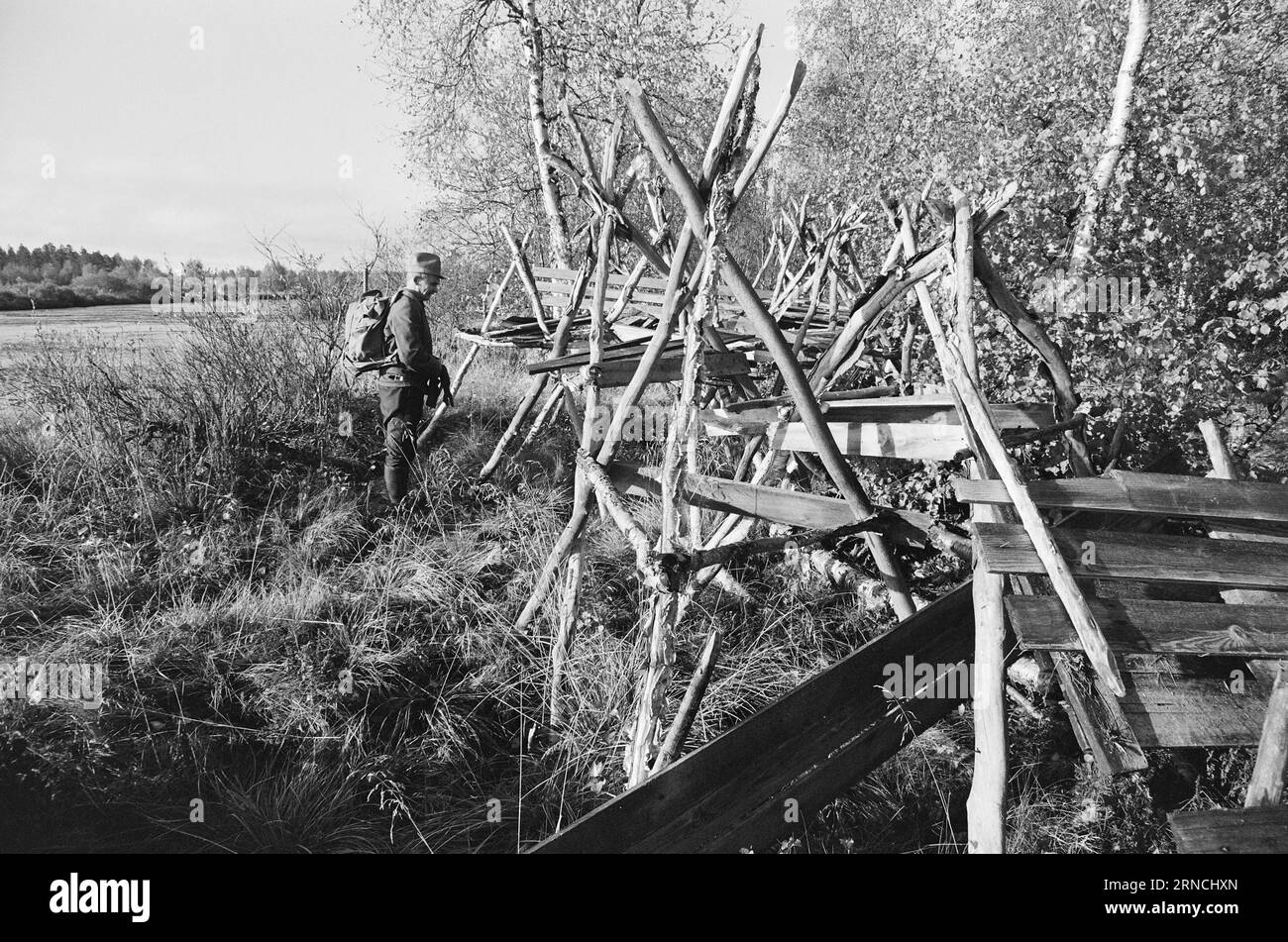 Aktuell 52-1-1973: Die letzte große WildnessWho gewinnt? Naturschutz oder Industrie? Sie befinden sich jetzt im Krieg über 1.150 Quadratkilometer Wildnis auf der Finnmarksvidda. Es ist das letzte Refugium der großen Wildtiere. Aber Falconbridge glaubt, dass es Nickel unter dem Moos gibt. Es könnte den Plan des Umweltministeriums ändern: Das Gebiet Anarjokka als Nationalpark. Das Gebiet grenzt an Finnland, und auf finnischer Seite ist es Finnlands größter Nationalpark. Insgesamt wird es ein sehr geschütztes Land sein. Foto: Aage Storløkken / aktuell / NTB ***FOTO NICHT VERARBEITET*** Thi Stockfoto