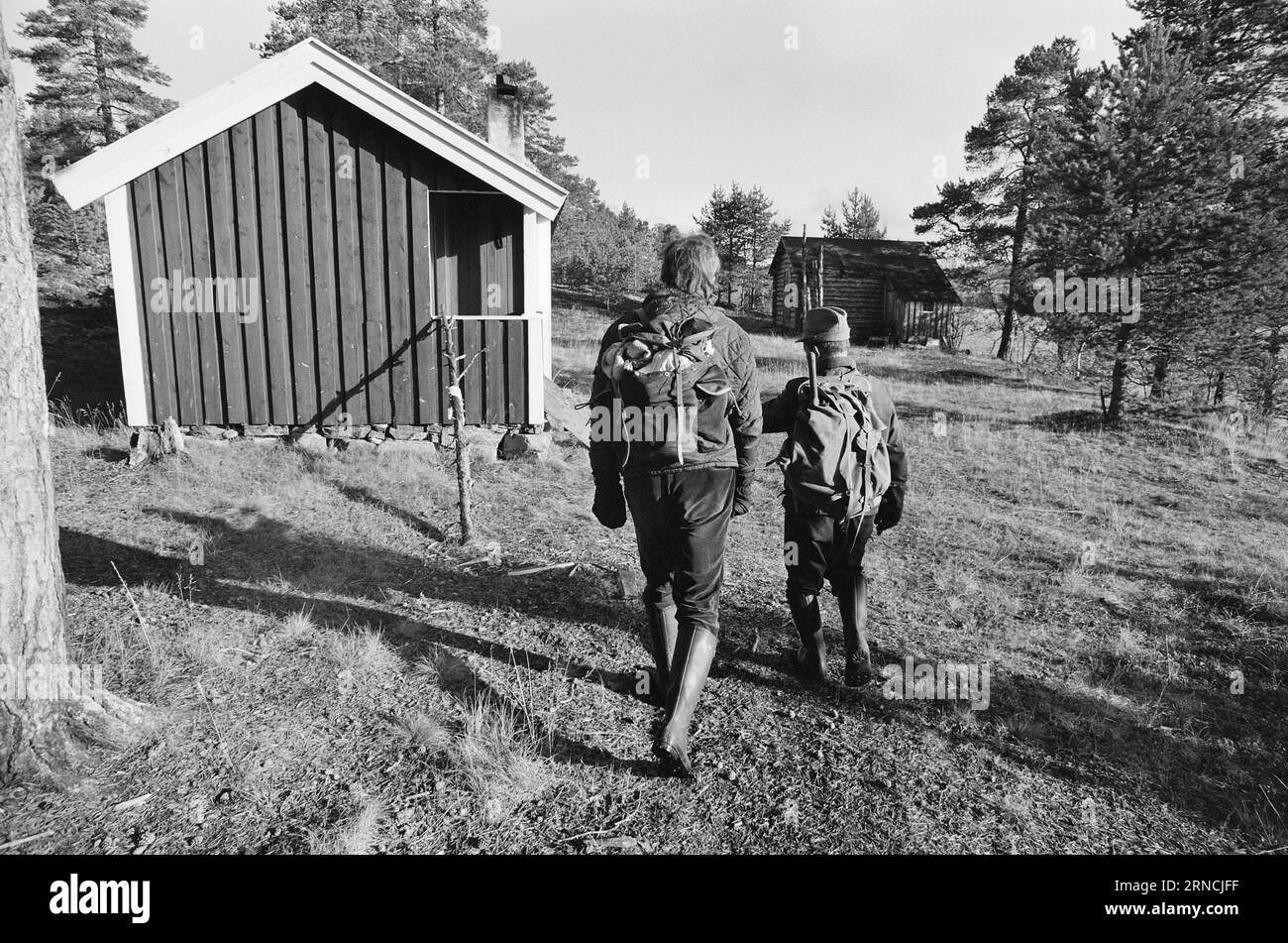 Aktuell 52-1-1973: Die letzte große WildnessWho gewinnt? Naturschutz oder Industrie? Sie befinden sich jetzt im Krieg über 1.150 Quadratkilometer Wildnis auf der Finnmarksvidda. Es ist das letzte Refugium der großen Wildtiere. Aber Falconbridge glaubt, dass es Nickel unter dem Moos gibt. Es könnte den Plan des Umweltministeriums ändern: Das Gebiet Anarjokka als Nationalpark. Das Gebiet grenzt an Finnland, und auf finnischer Seite ist es Finnlands größter Nationalpark. Insgesamt wird es ein sehr geschütztes Land sein. Foto: Aage Storløkken / aktuell / NTB ***FOTO NICHT VERARBEITET*** Thi Stockfoto