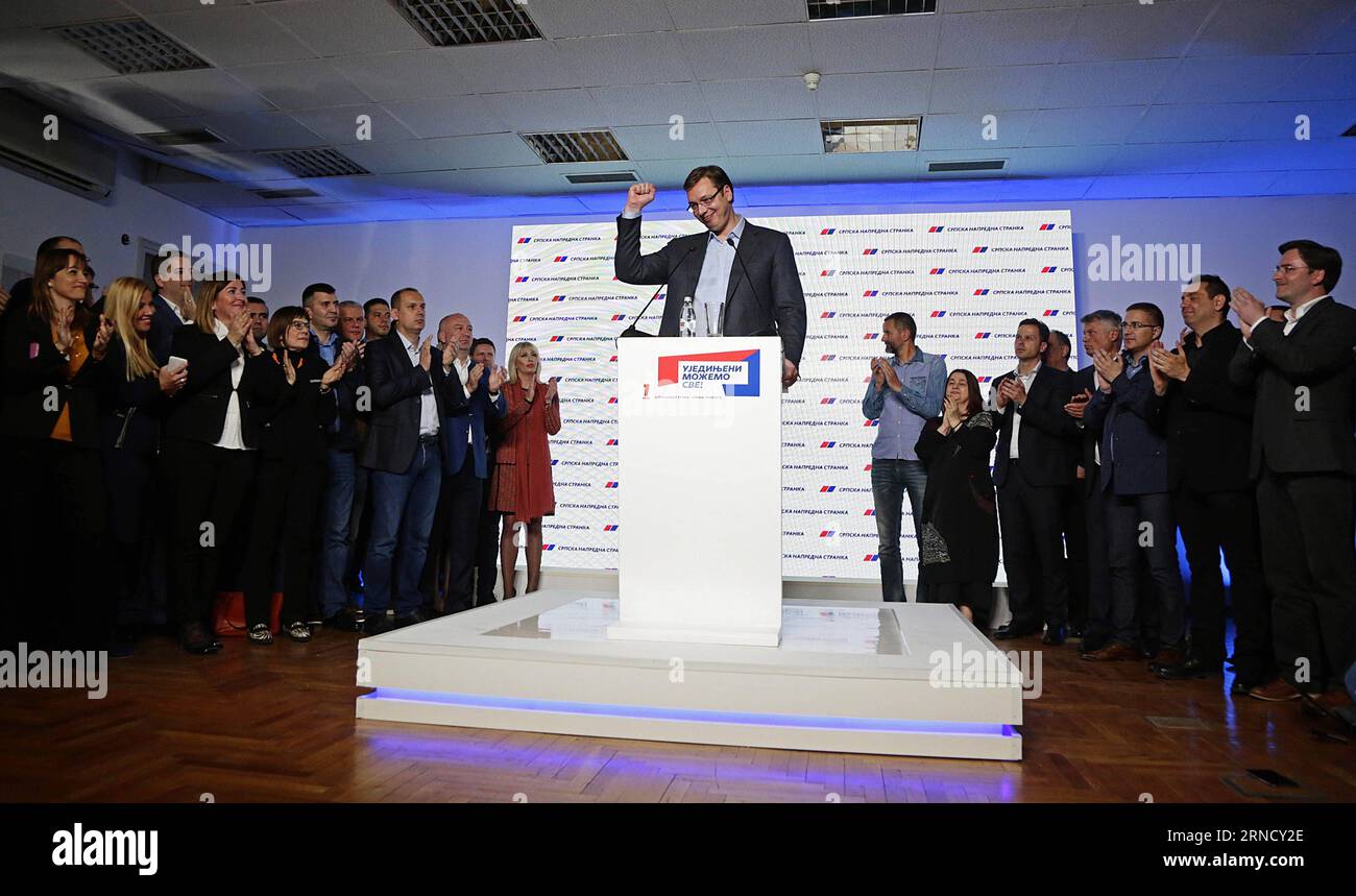 Der serbische Premierminister und Führer der Serbischen Progressiven Partei (SNS) Aleksandar Vucic spricht während einer Pressekonferenz bei den Parlamentswahlen am 24. April 2016 in der SNS-Zentrale in Belgrad. Nach vorläufigen Ergebnissen der Republikanischen Wahlkommission (RIK) führt die Koalition um die SNS die Wahlen an. SERBIEN-BELGRAD-PARLAMENTSWAHLEN PredragxMilosavljevic PUBLICATIONxNOTxINxCHN der serbische Premierminister und Führer der Serbischen Progressiven Partei SNS Aleksandar Vucic spricht während einer Pressekonferenz bei den Parlamentswahlen IM SNS-Hauptquartier Stockfoto