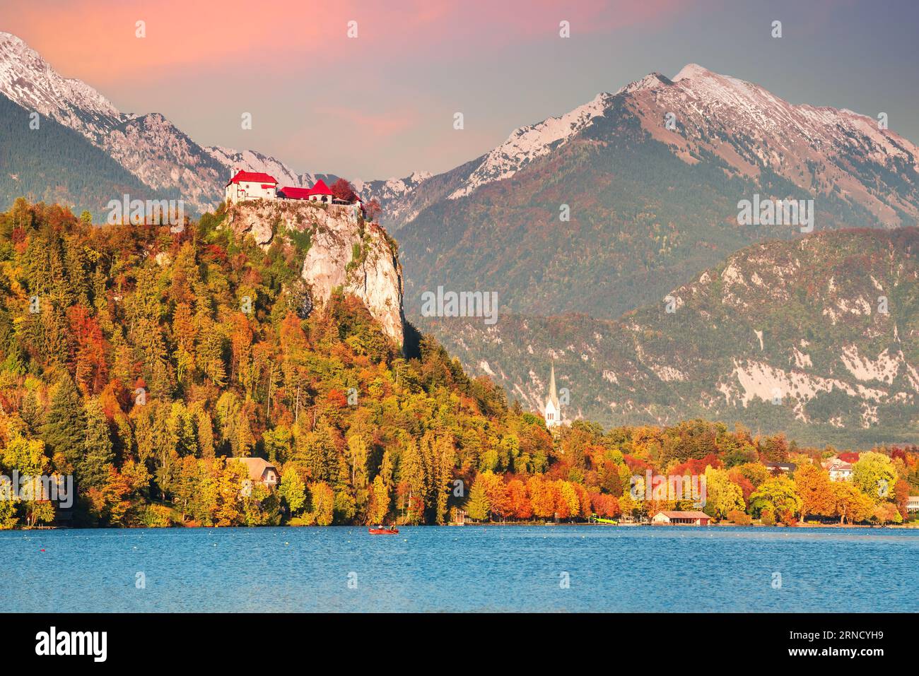 Bleder See, Slowenien. Julische Alpen im Hintergrund, Reisen in Europa. Stockfoto