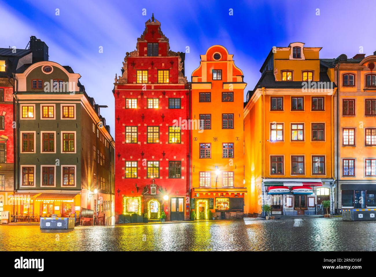 Stockholm, Schweden. Morgenlandschaft mit Gamla Stan, Downtown. Stortorget Square und die berühmtesten Häuser der Stadt. Stockfoto