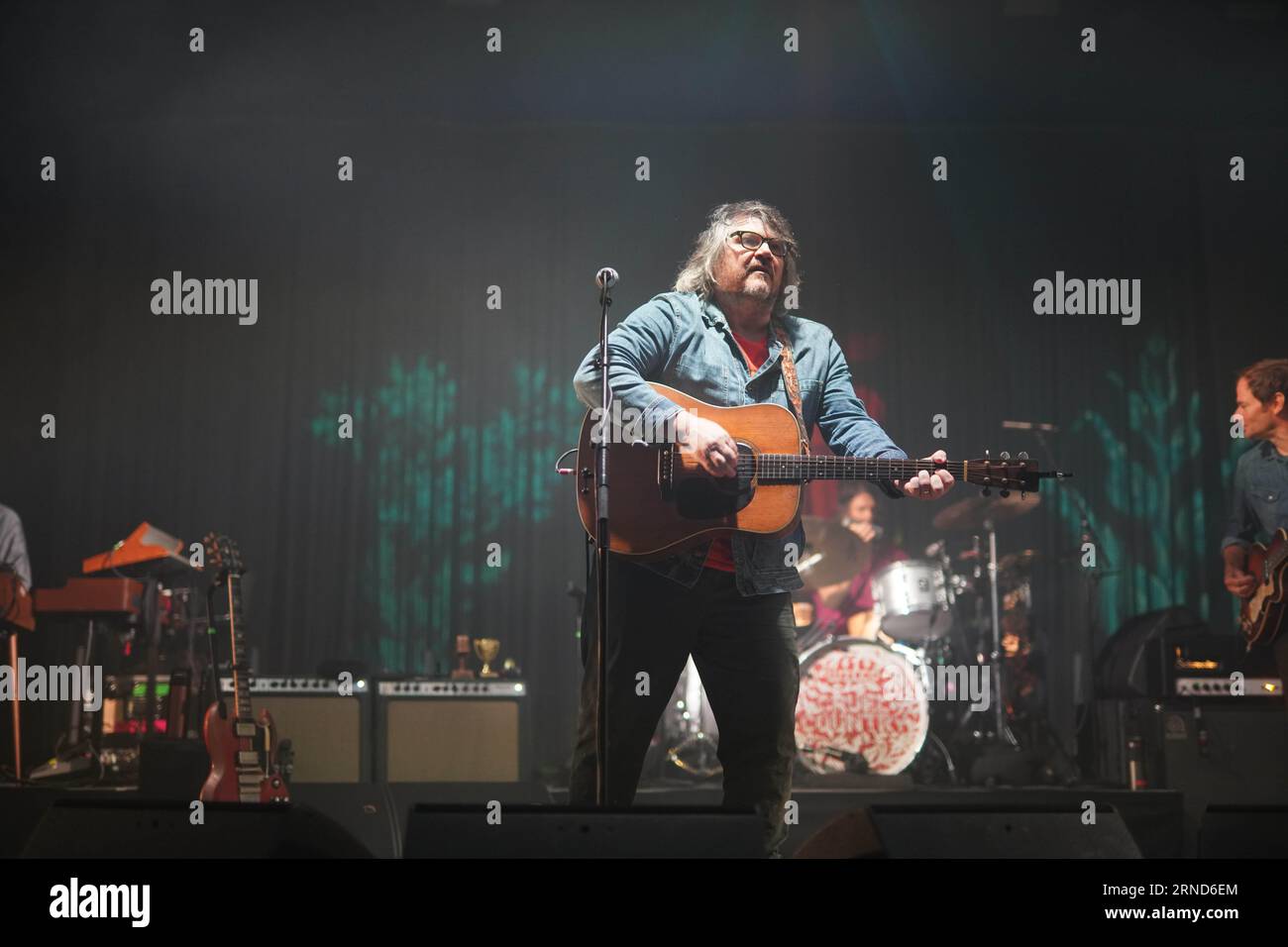Dorset, Großbritannien. Donnerstag, 31. August 2023. Jeff Tweedy von Wilco trat 2023 beim End of the Road Festival in Larmer Tree Gardens in Dorset auf. Fototermin: Donnerstag, 31. August 2023. Foto sollte lauten: Richard Gray/Alamy Live News Stockfoto
